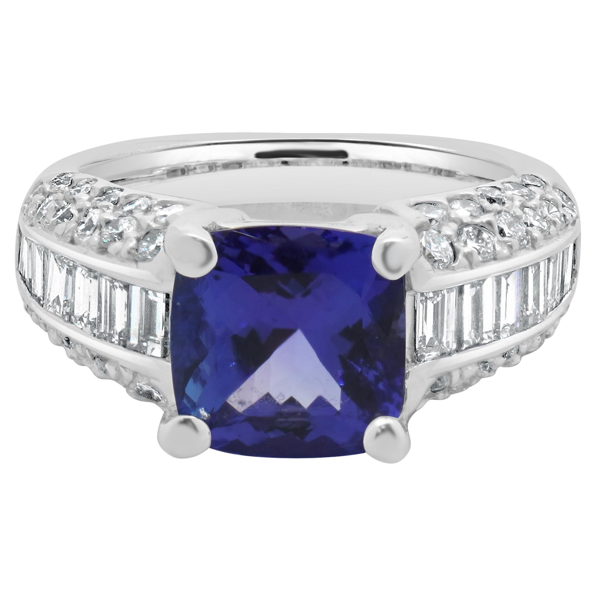 Anello con tanzanite e diamanti in oro bianco 18 carati in vendita