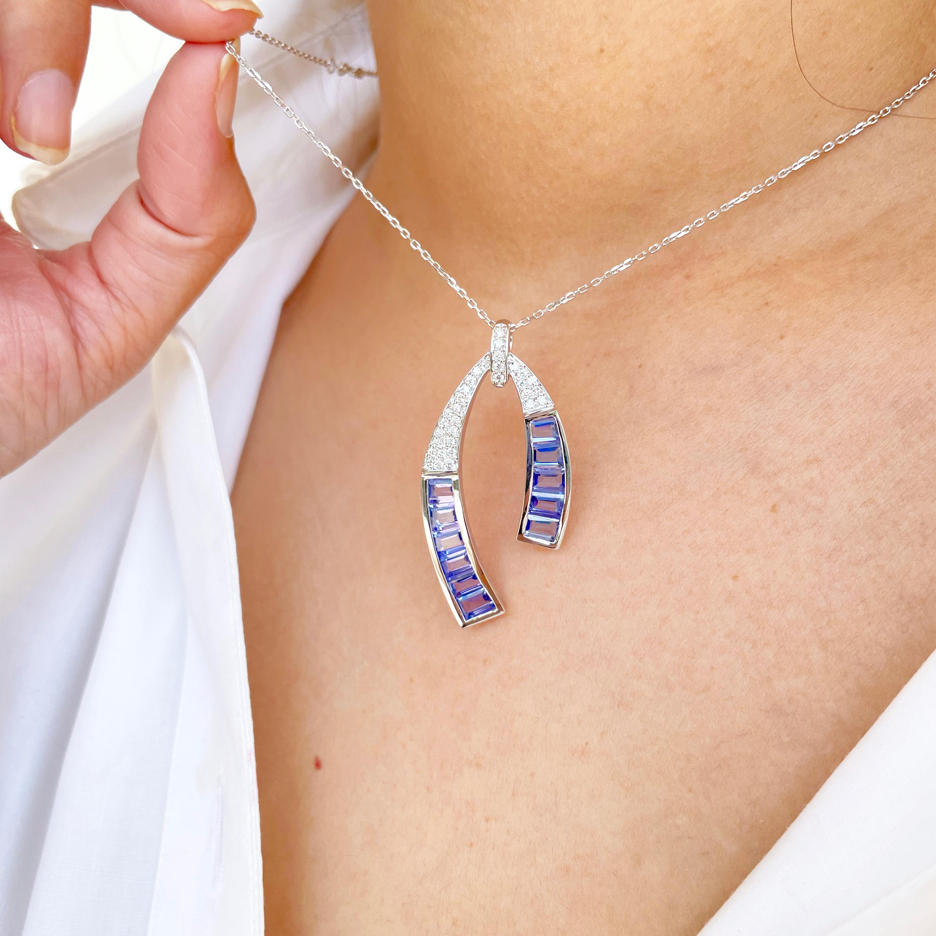Baguette Cut 18 Karat White Gold Tanzanite Taper Baguette Diamond Horseshoe Pendant Necklace For Sale