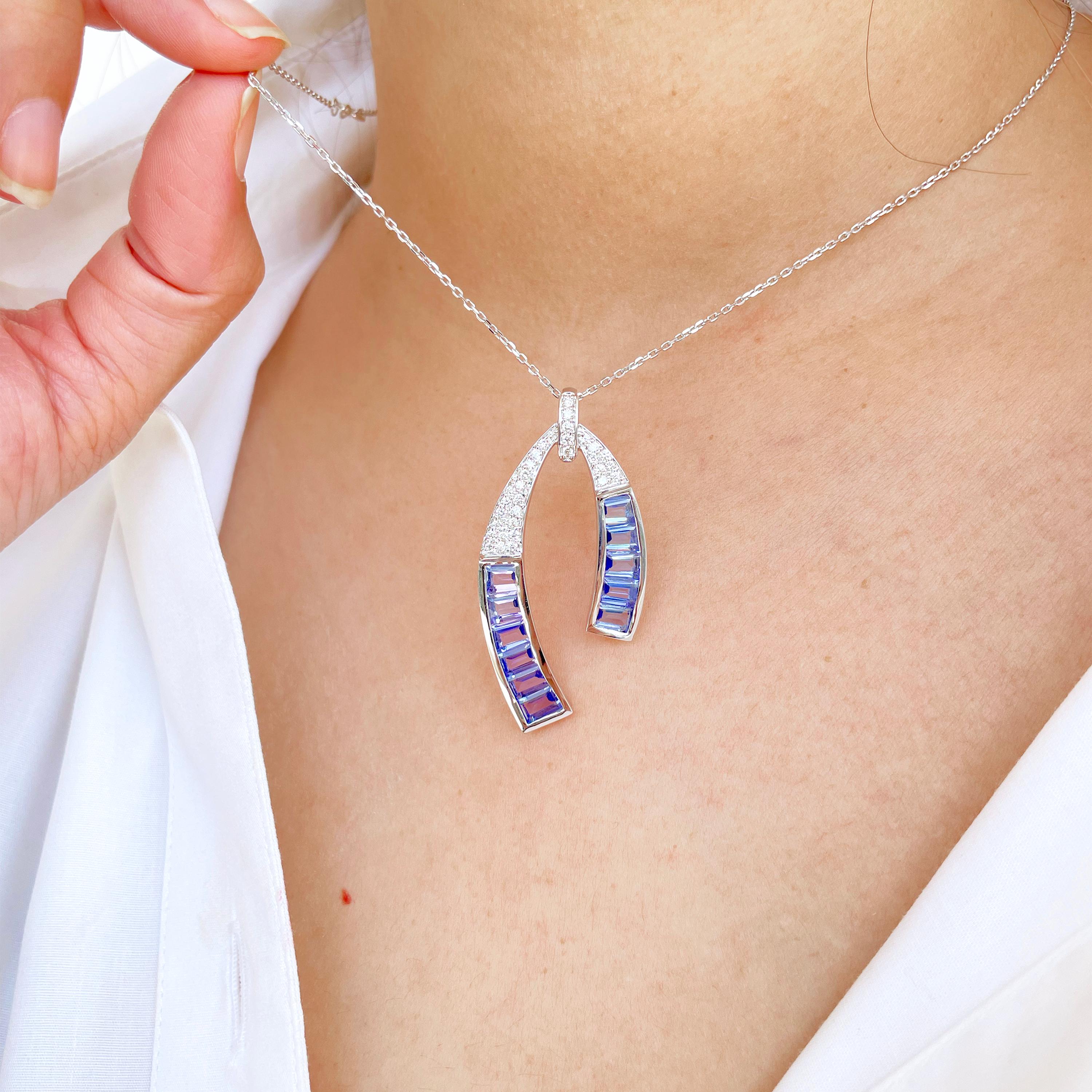 18 Karat White Gold Tanzanite Taper Baguette Diamond Horseshoe Pendant Necklace For Sale 5