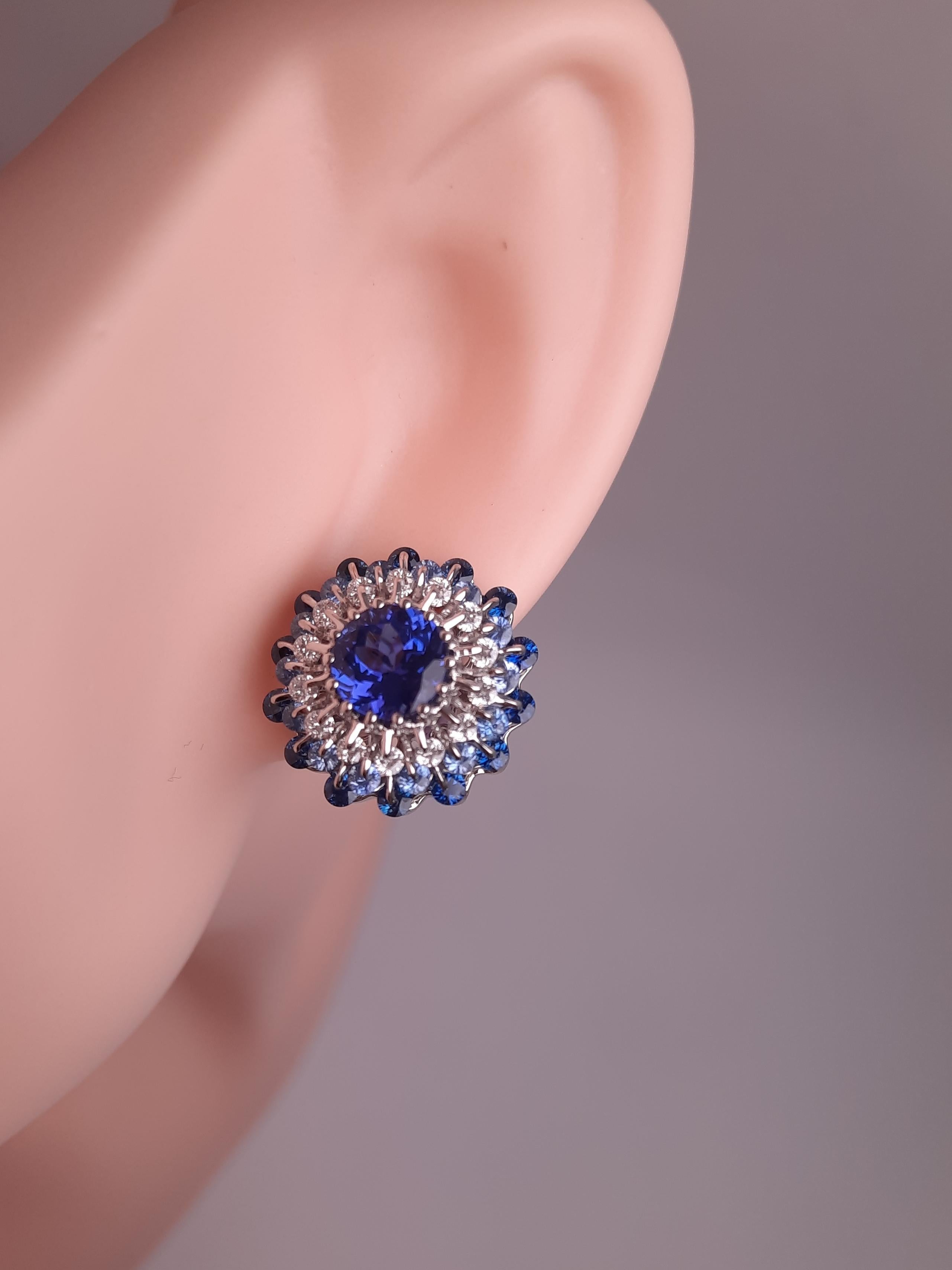 18 Karat White Gold Tanzanite Diamond Sapphire Earrings In New Condition For Sale In Hong Kong, HK