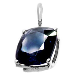 White Gold Tea Contemporary Pendant Necklace with Four Carats Sapphire