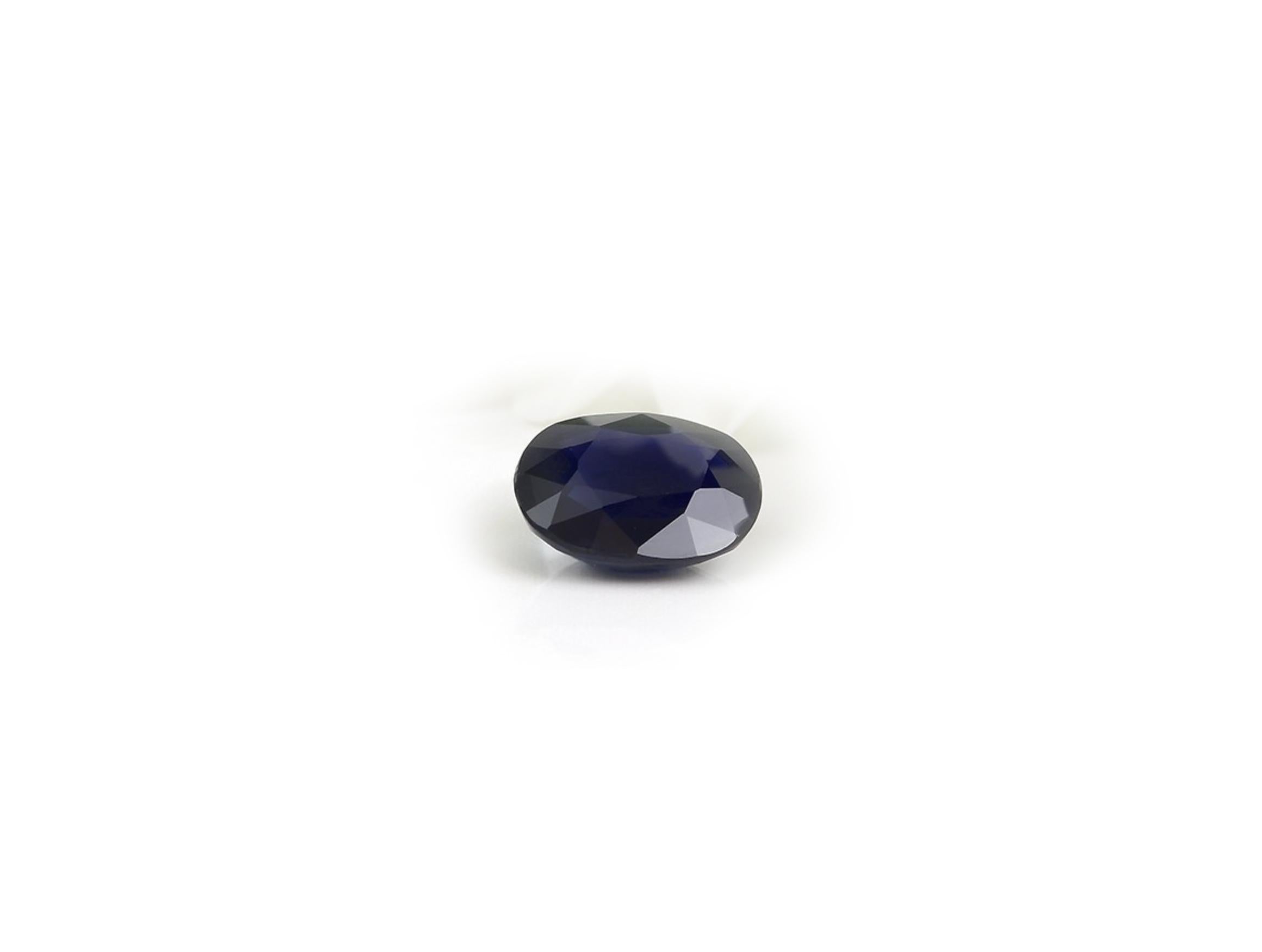 Eighteen Karat White Gold Tea Contemporary Ring with Two Carats Sapphire For Sale 6