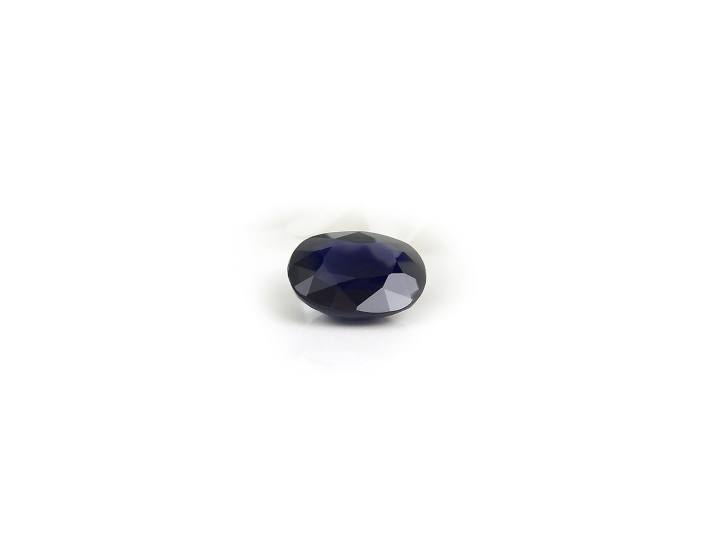 Eighteen Karat White Gold Tea Contemporary Ring with Two Carats Sapphire For Sale 7