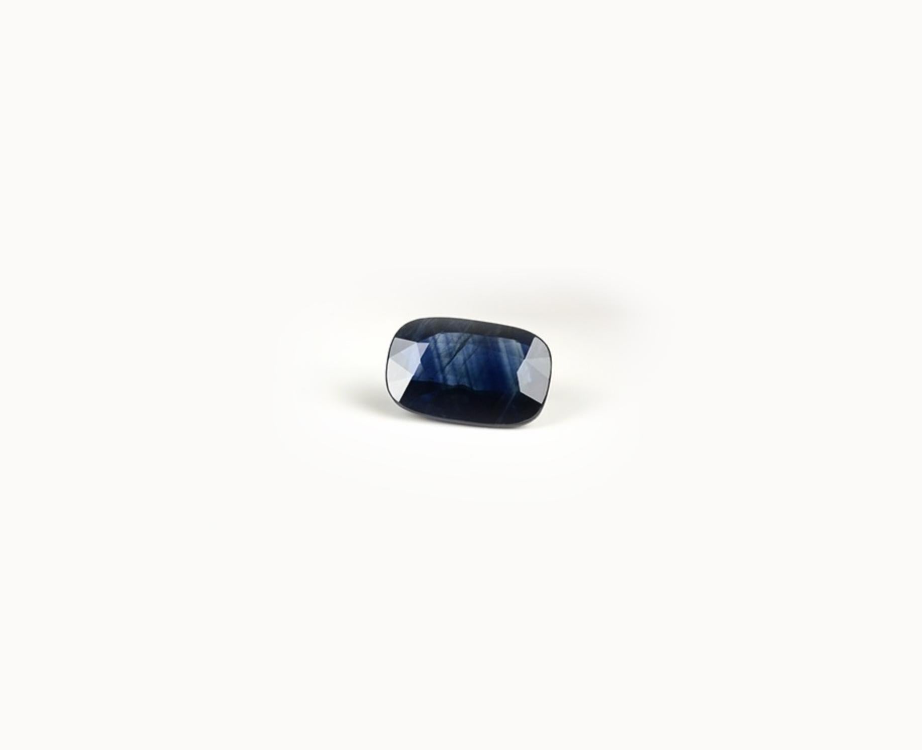 Eighteen Karat White Gold Tea Contemporary Ring with Four Carats Sapphire For Sale 9