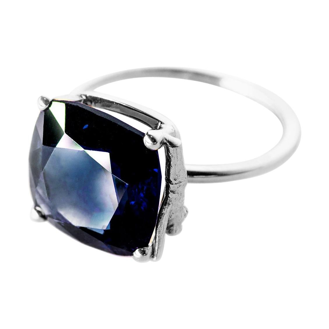 Eighteen Karat White Gold Tea Contemporary Ring with Four Carats Sapphire For Sale