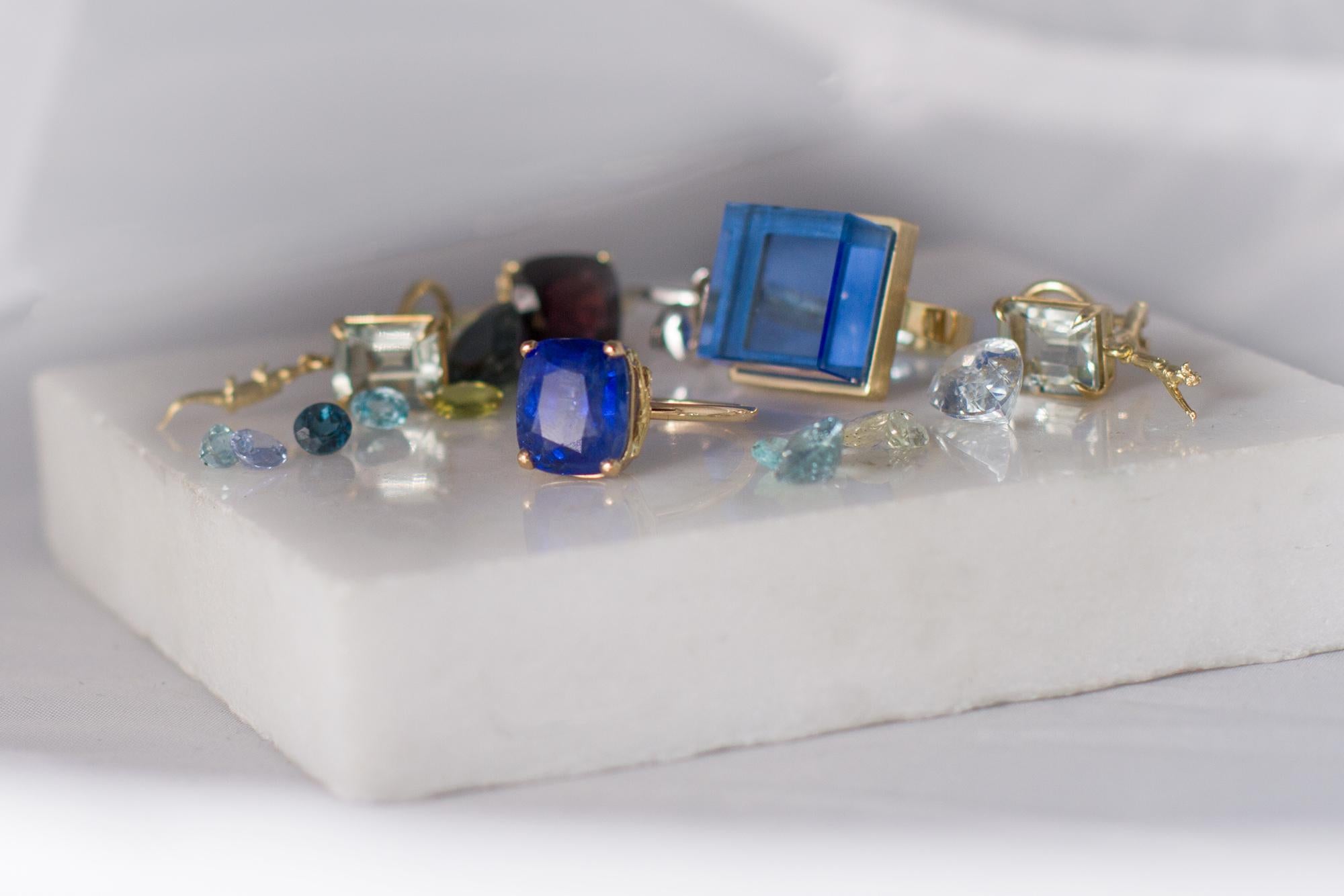 White Gold Tea Contemporary Ring with Sapphire For Sale 5