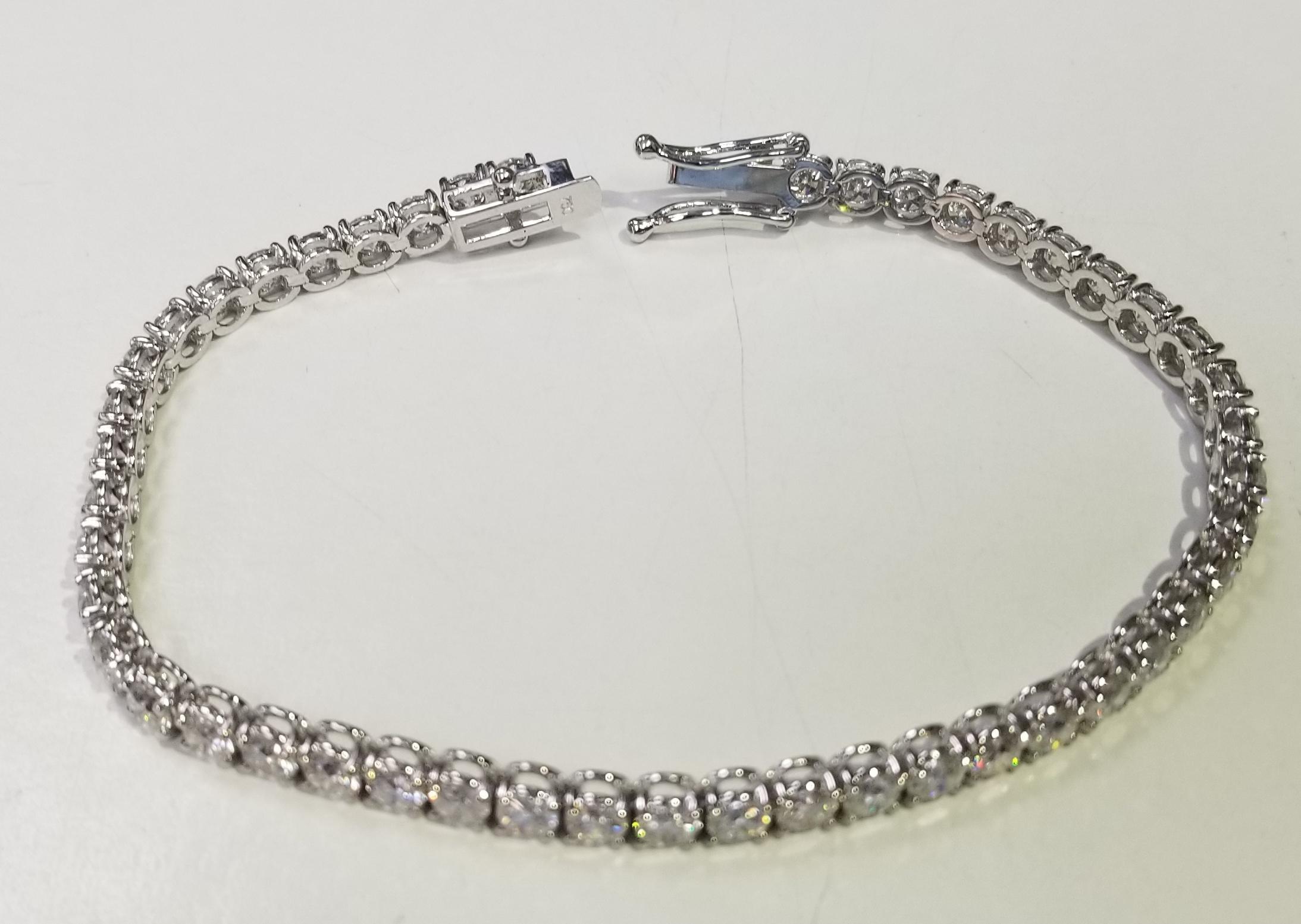 This is very beautiful 18k white gold custom made tennis bracelet with 44 round diamonds color F-G and clarity VS2-SI1 weighing 8.45cts. very fine quality diamonds, bracelet measures 7 inches with clasp and safety.
Specifications:
main stone: ROUND