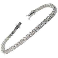 18 Karat White Gold Tennis Bracelet with 47 Round Diamonds 8.60 Carat