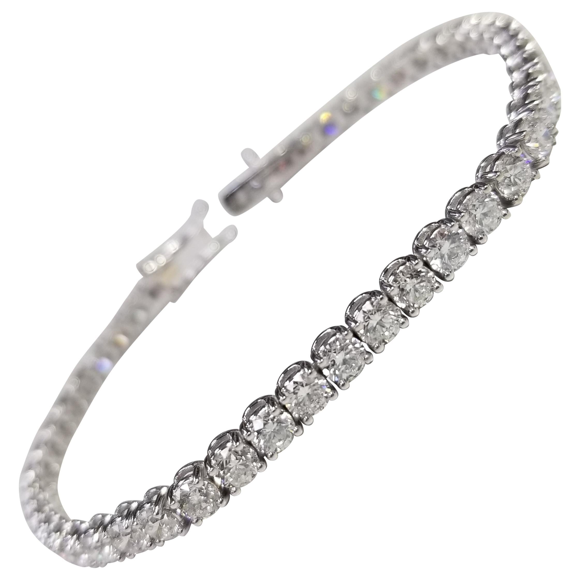 bracelet tennis en or blanc 18 carats avec 47 diamants ronds 8::75 carats