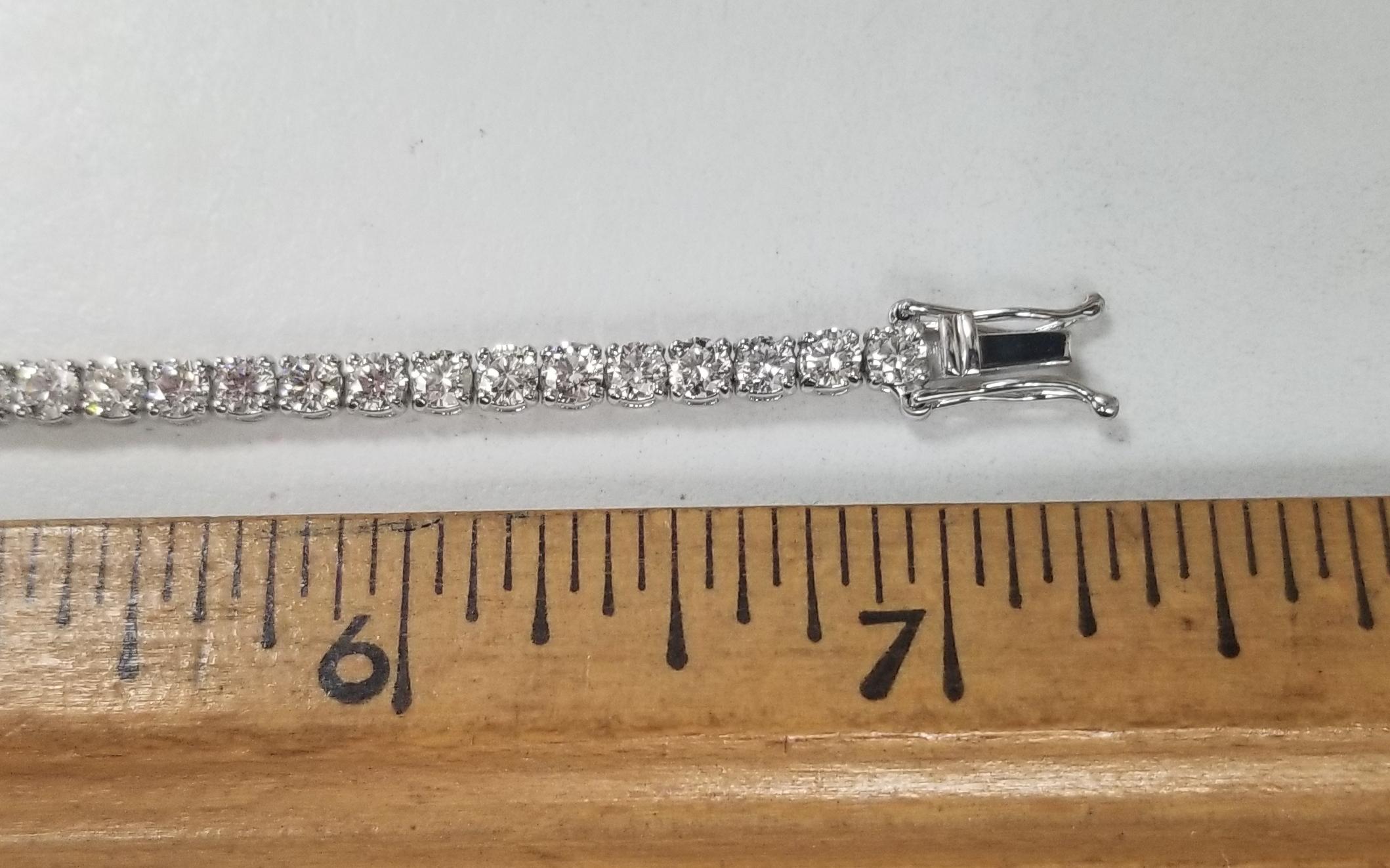 18 Karat White Gold Tennis Bracelet with 55 Round Diamonds 5.40 Carat In New Condition For Sale In Los Angeles, CA
