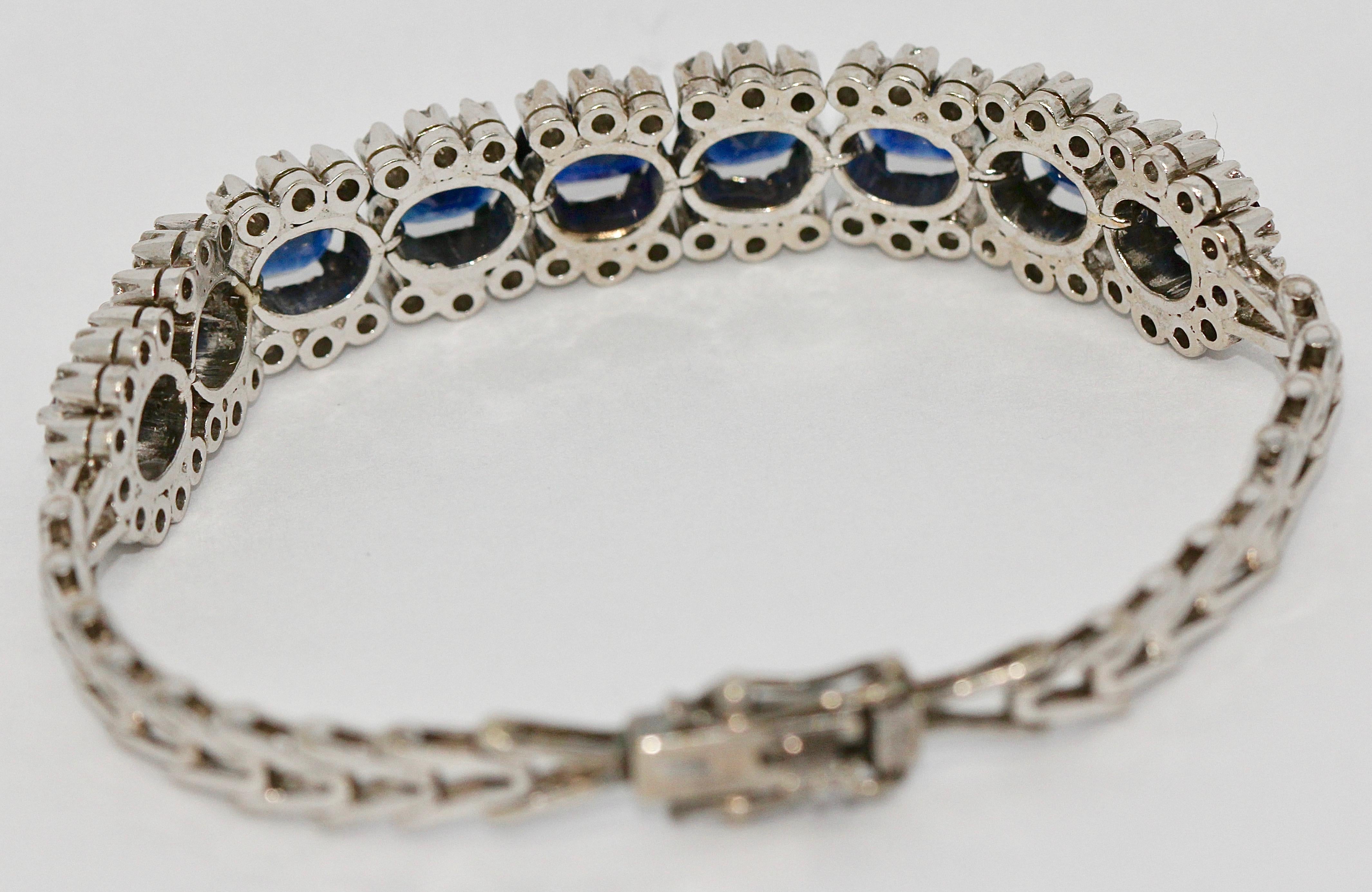 Bracelet tennis en or blanc 18 carats avec saphirs bleus naturels et diamants Pour femmes en vente
