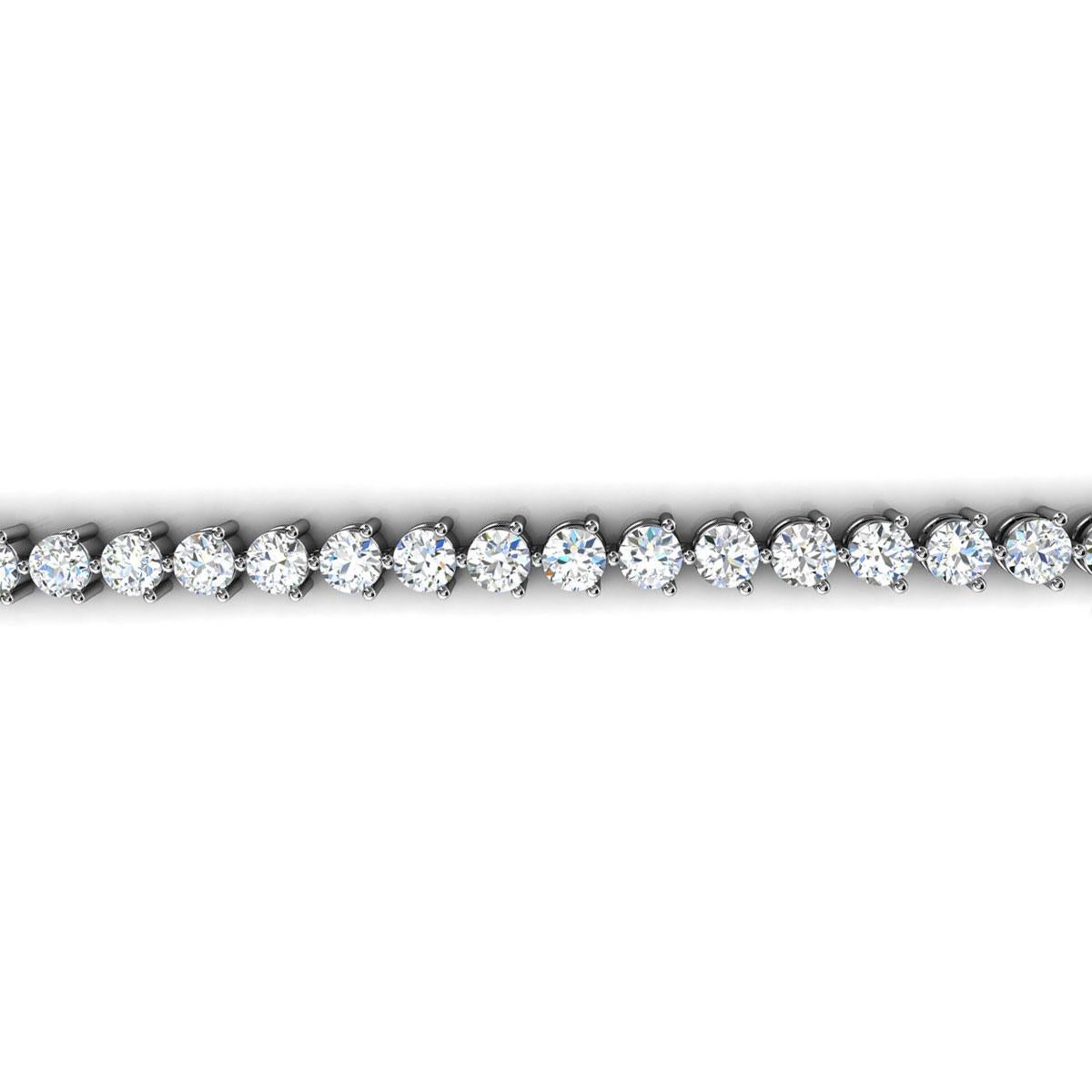 Pulsera de oro blanco de 18 quilates con tres puntas de diamantes '7 quilates en Nuevo estado para la venta en San Francisco, CA