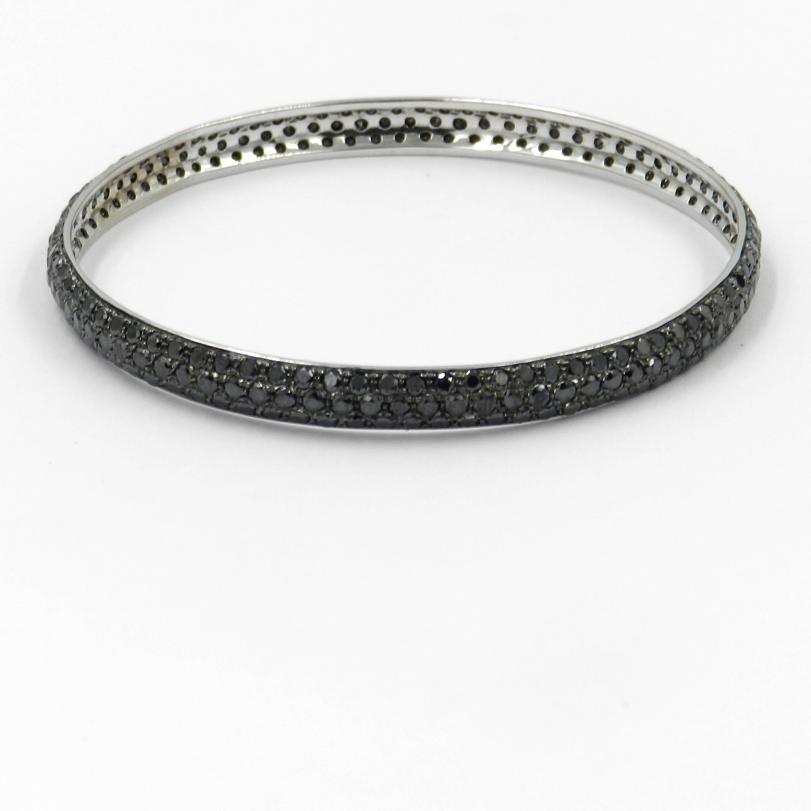 18 Karat White Gold Three Rows of Pavè Black Diamonds Bracelet In New Condition For Sale In Valenza, IT