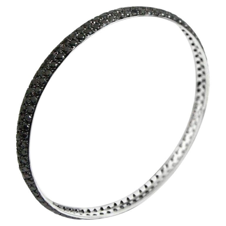 Pulsera de oro blanco de 18 quilates con tres filas de pavé de diamantes negros