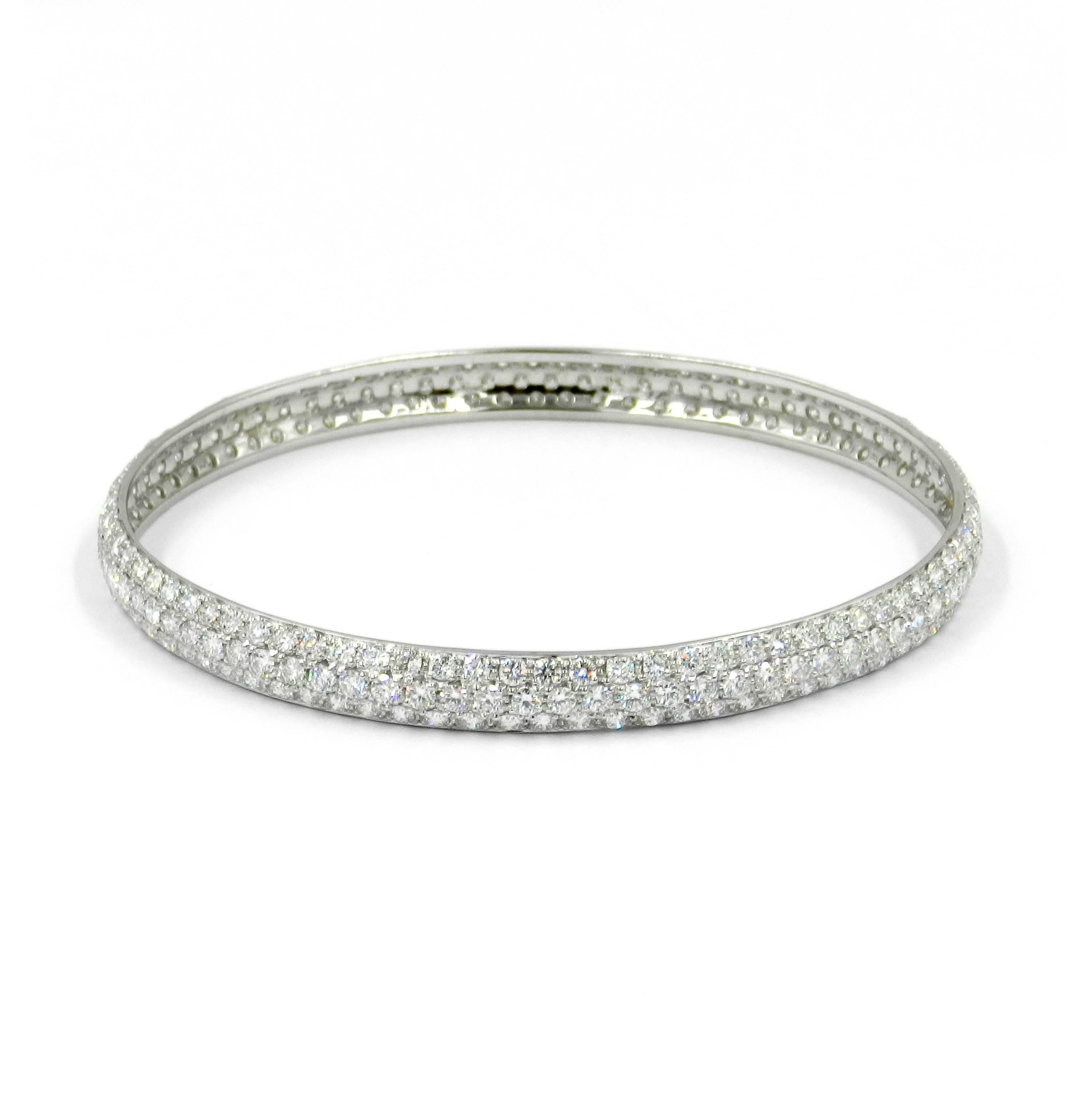 Round Cut 18 Karat White Gold Three Rows of White Diamonds Pavè Garavelli Bangle Bracelet For Sale