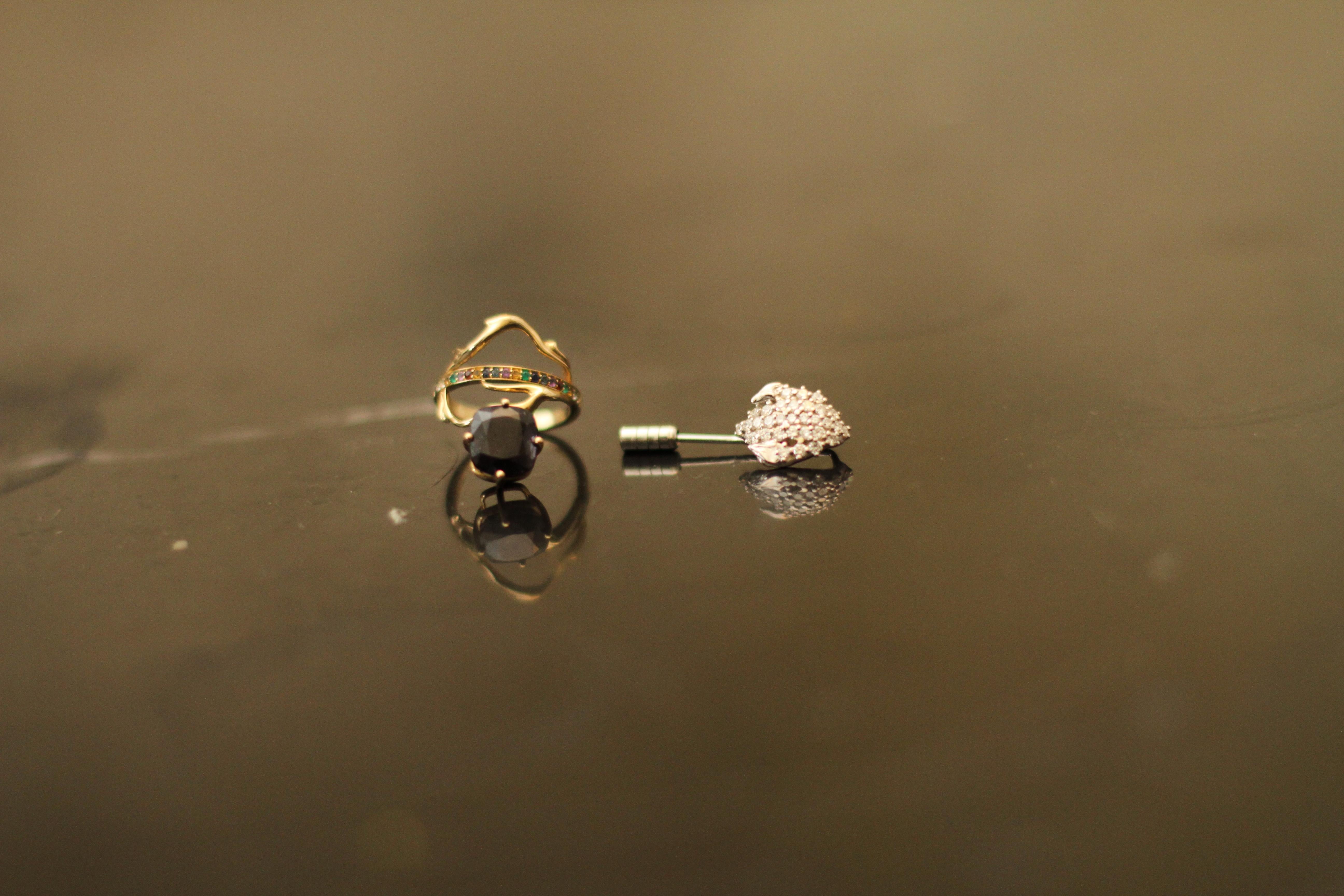 18 Karat White Gold Tibetan Pendant Necklace with Spinel and Diamonds For Sale 9