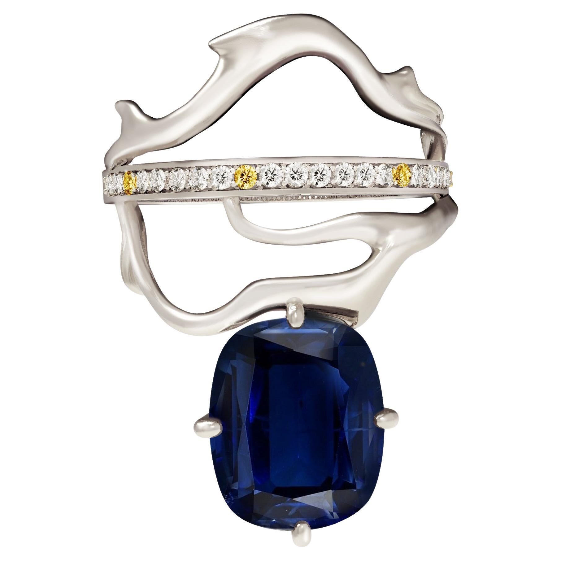 Bague contemporaine en or blanc 18 carats avec saphirs et diamants en vente