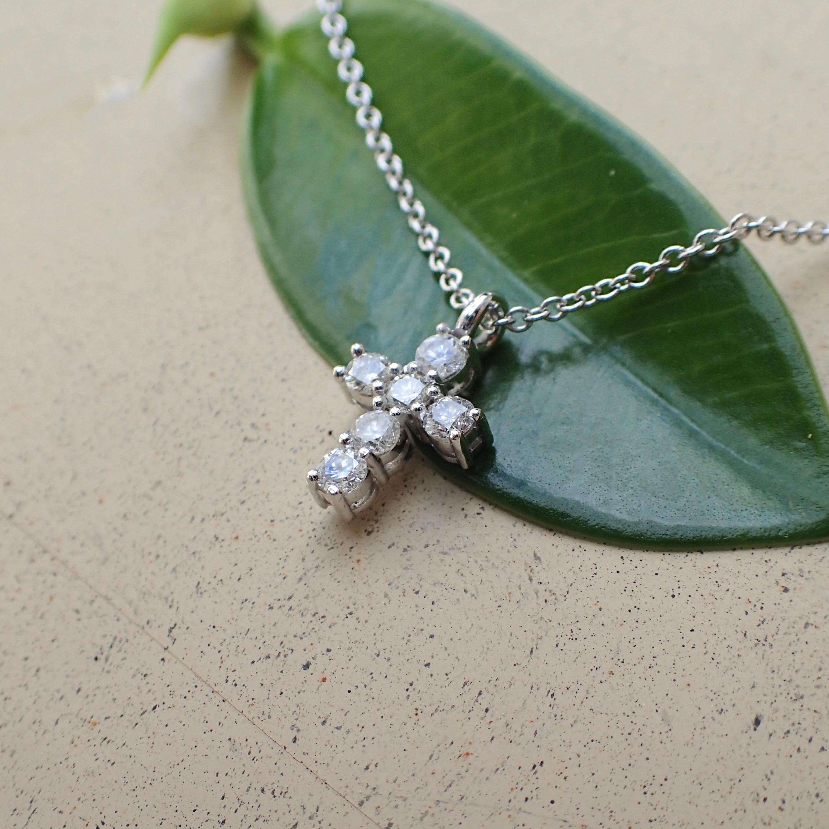18 Karat White Gold Tiny Cross with 0.30 Carat of Diamond on Cable Chain In New Condition For Sale In Coral Gables, FL