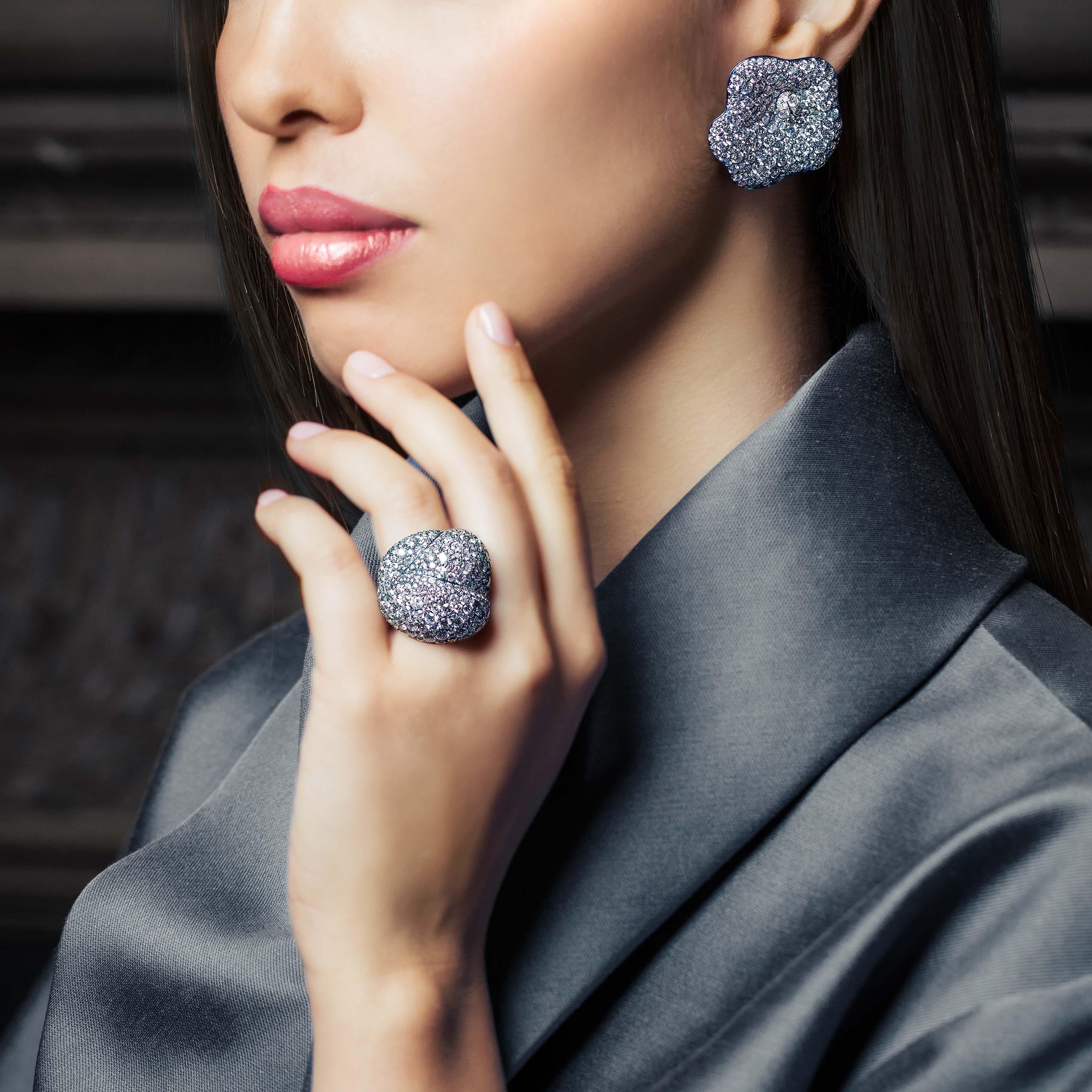 18 Karat White Gold, Titanium and White Diamonds Cocktail Ring In New Condition In Mayfair, London, GB