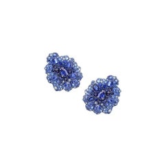 Mini boucles d'oreilles en or blanc 18 carats, titane, saphirs bleus et diamants