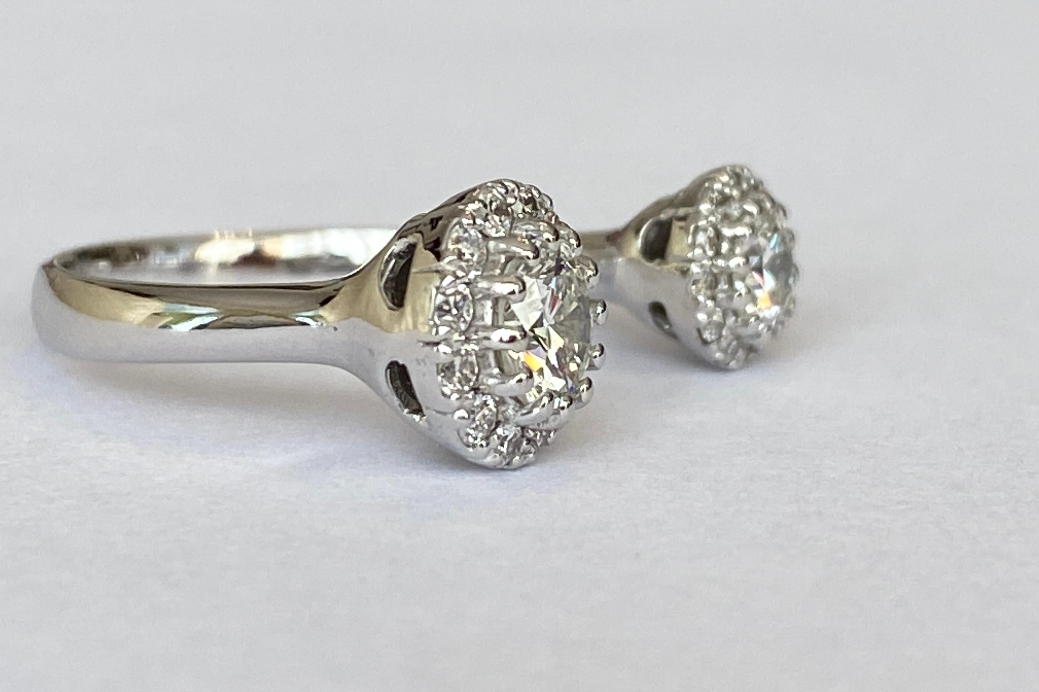 18 Karat White Gold 'Toi et Moi'  Diamond Ring  For Sale 1