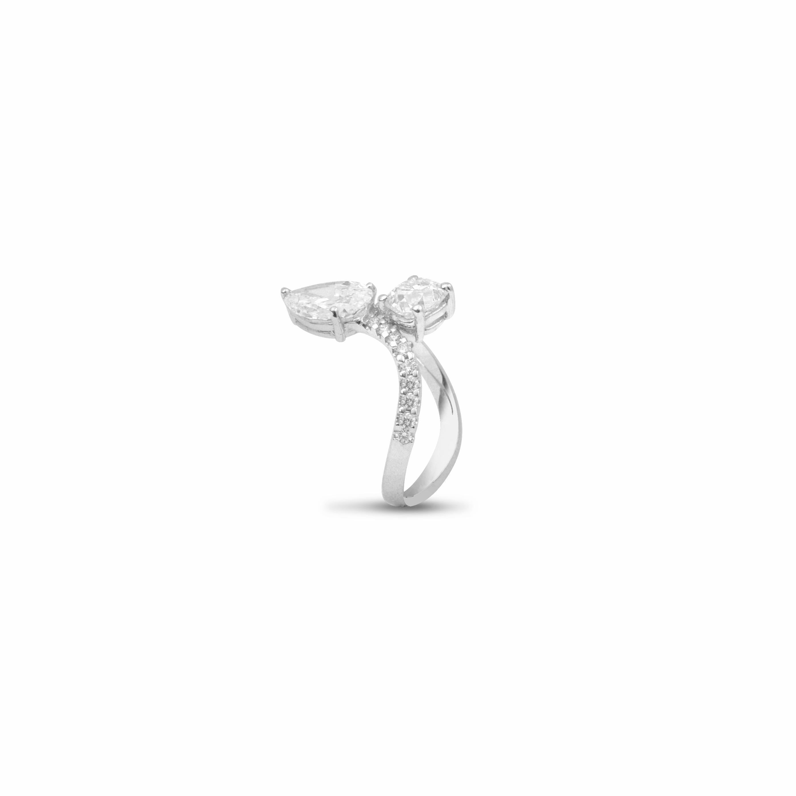 18 Karat White Gold 'Toi et Moi' Old Cut Diamond Solitaire Ring.

Beautiful 'toi et moi' diamond ring set in 18 Karat white gold, studded with two old cut solitaires and brilliant cut diamonds on the band. Perfect for cocktails and evening