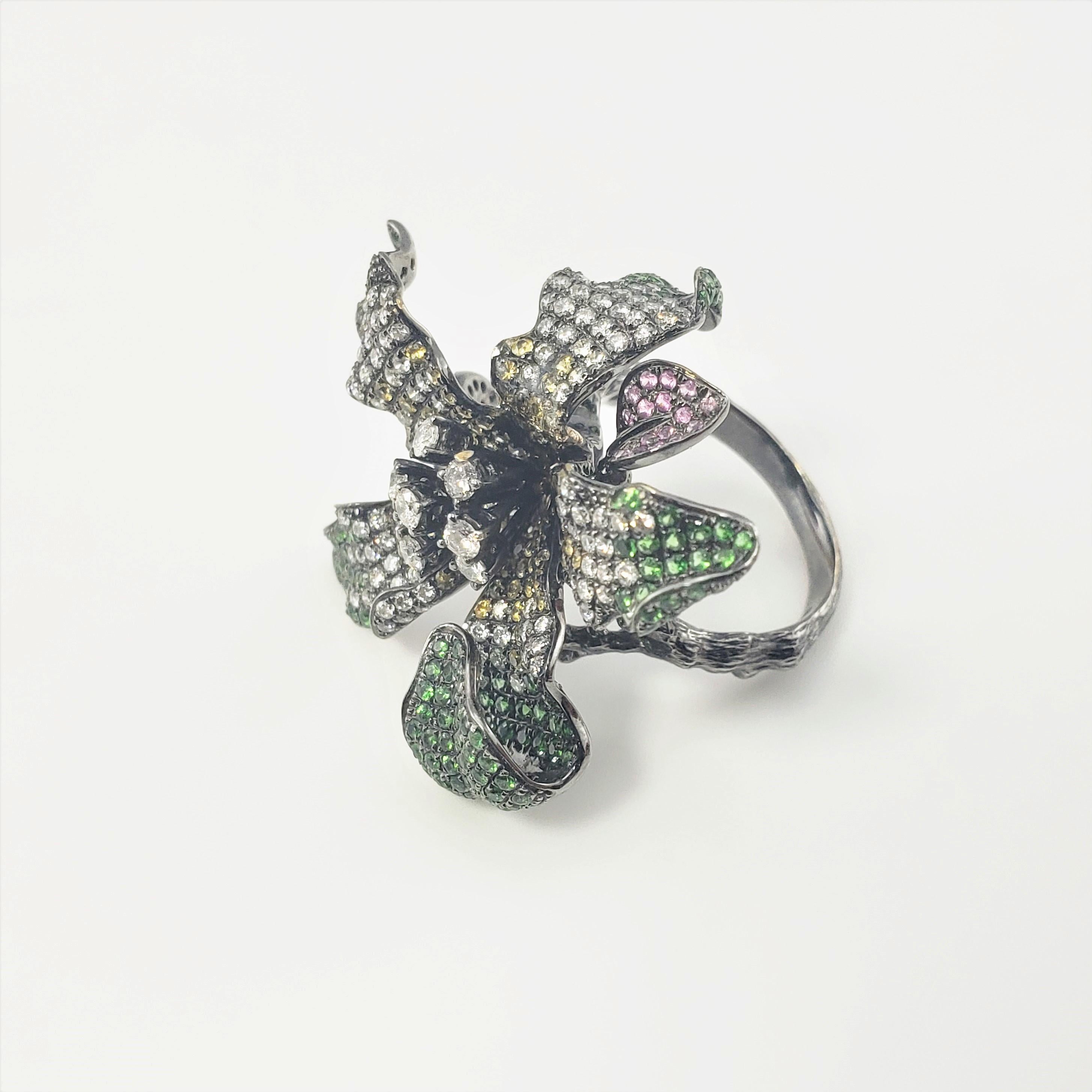 18 Karat White Gold Tourmaline and Diamond Flower Ring  In Good Condition In Washington Depot, CT