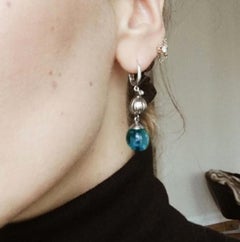 Orecchini contemporanei con tormalina in oro bianco e diamanti