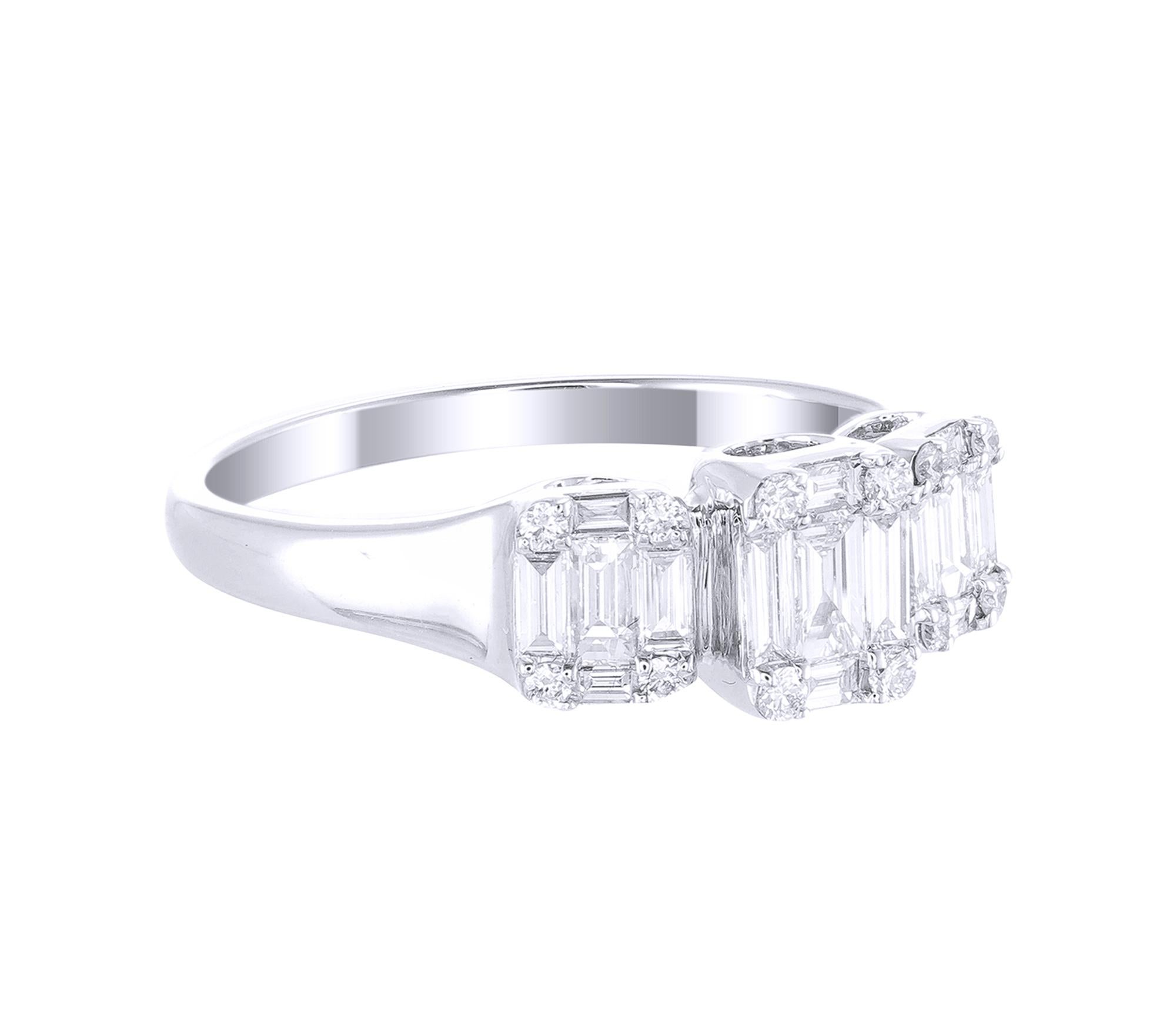 Romantic 18 Karat White Gold Trio Emerald Illusion Diamond Wedding Ring