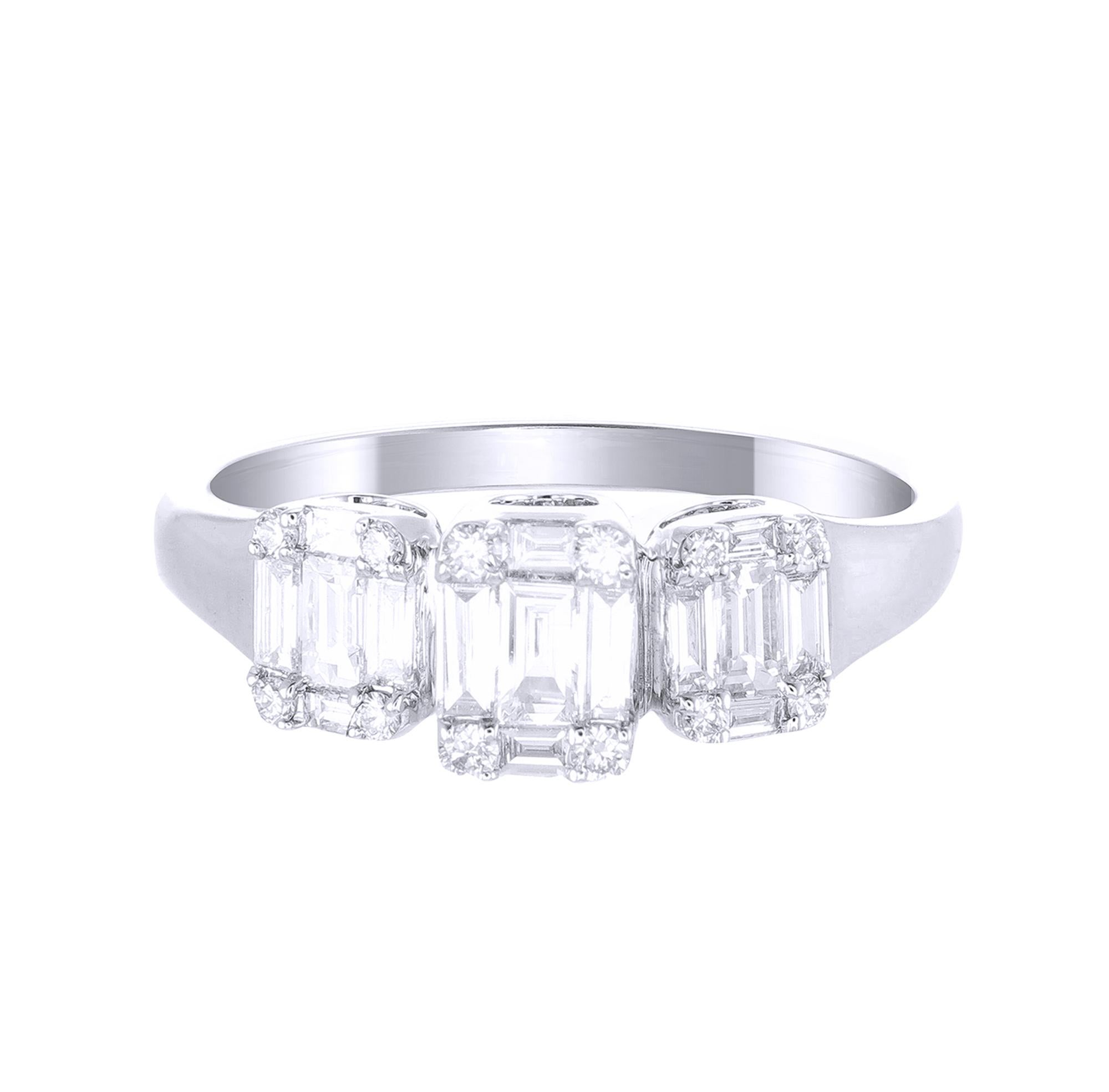18 Karat White Gold Trio Emerald Illusion Diamond Wedding Ring In New Condition In Bangkok, TH