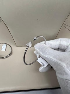 18 Karat White Gold Twist Bangle Double Arrow with Natural Round White Diamonds