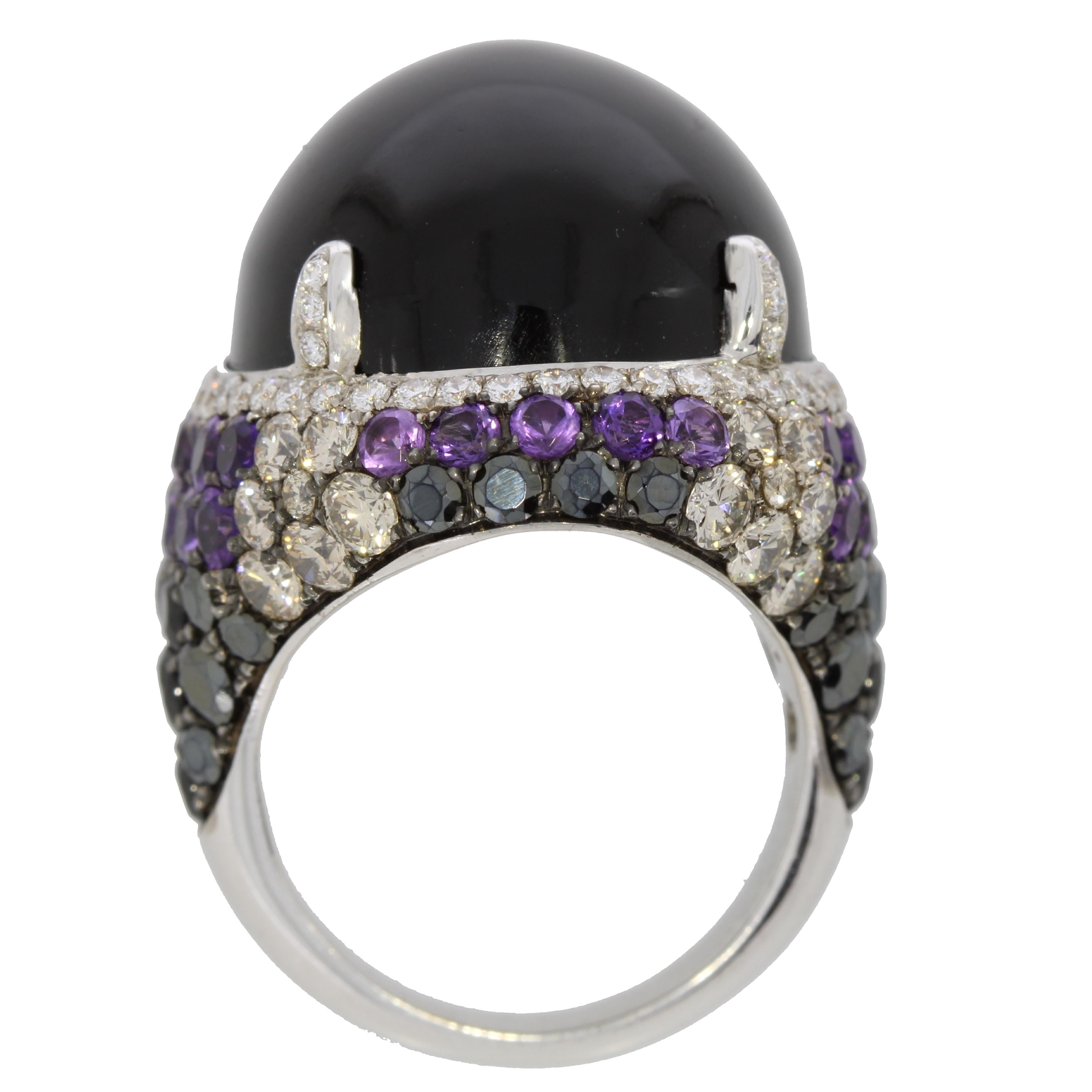 18 Karat White Gold Venice Cabochon Onyx and Diamonds Cocktail Ring For Sale 2