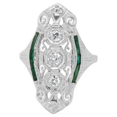 18 Karat Weißgold Vintage Art Deco Diamant und Smaragd Filigraner Ring