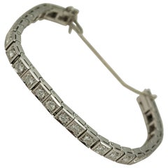 18 Karat White Gold Vintage Design Diamond Tennis Bracelet 18 Karat White Gold Vintage Design Diamond Tennis Bracelet