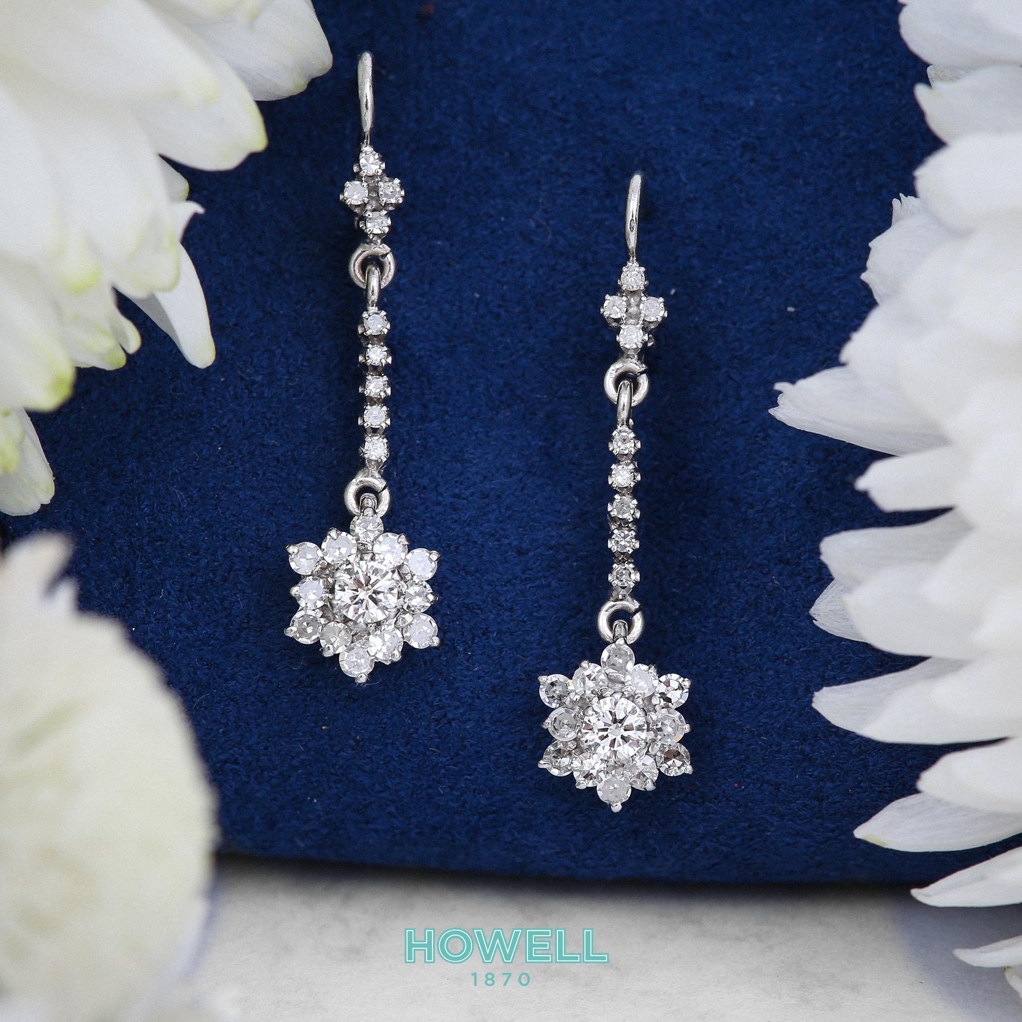 18 Karat White Gold Vintage Diamond Drop Daisy Cluster Earrings 0.75 Carat In Good Condition In Lancashire, Oldham
