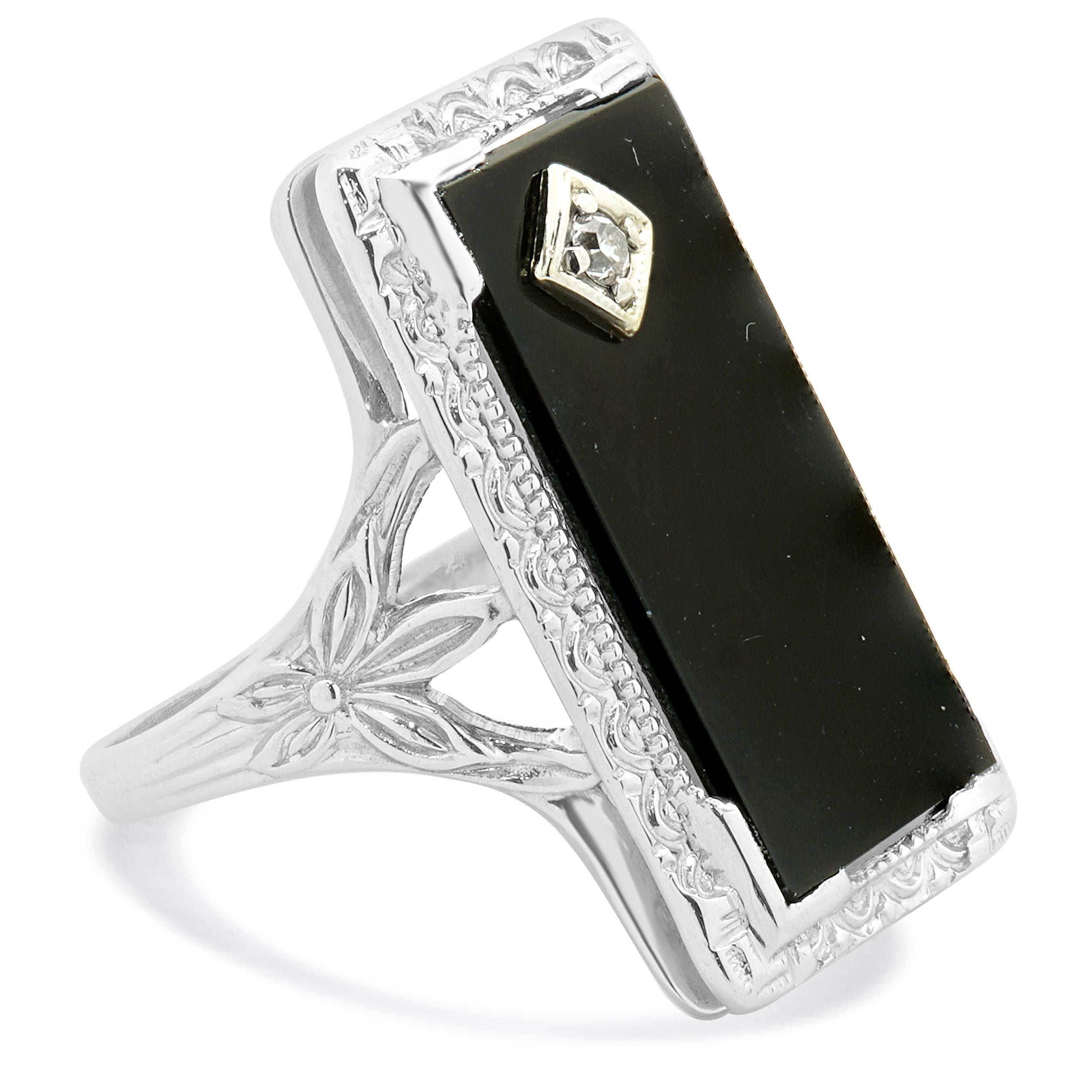 Round Cut 18 Karat White Gold Vintage Onyx and Diamond Ring For Sale