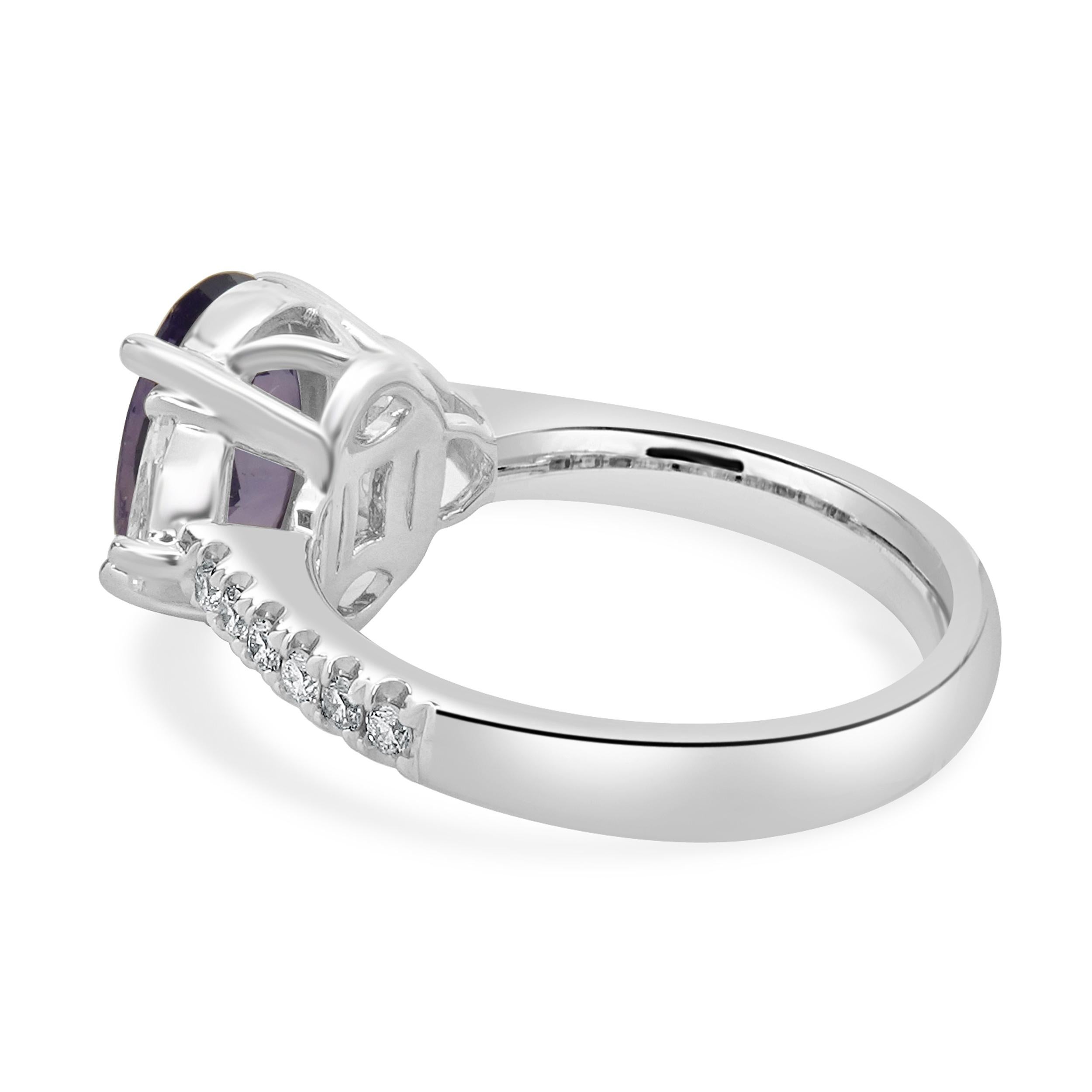 Oval Cut 18 Karat White Gold Violet No Heat Ceylon Sapphire and Diamond Ring For Sale