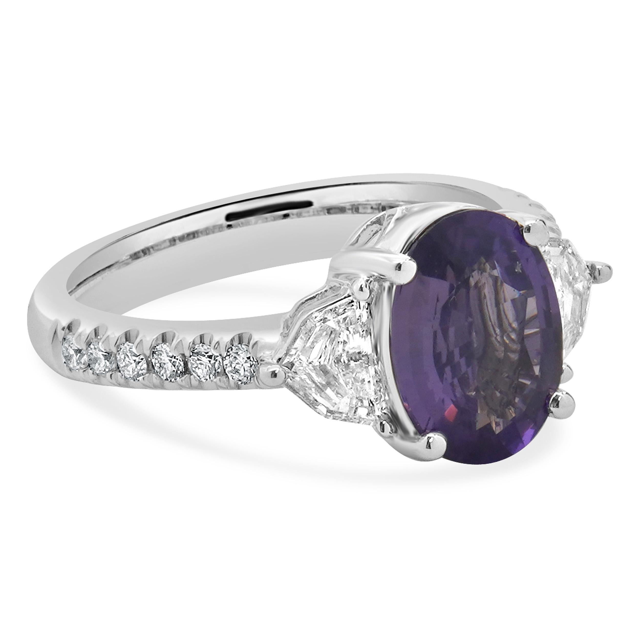 18 Karat White Gold Violet No Heat Ceylon Sapphire and Diamond Ring In Excellent Condition For Sale In Scottsdale, AZ