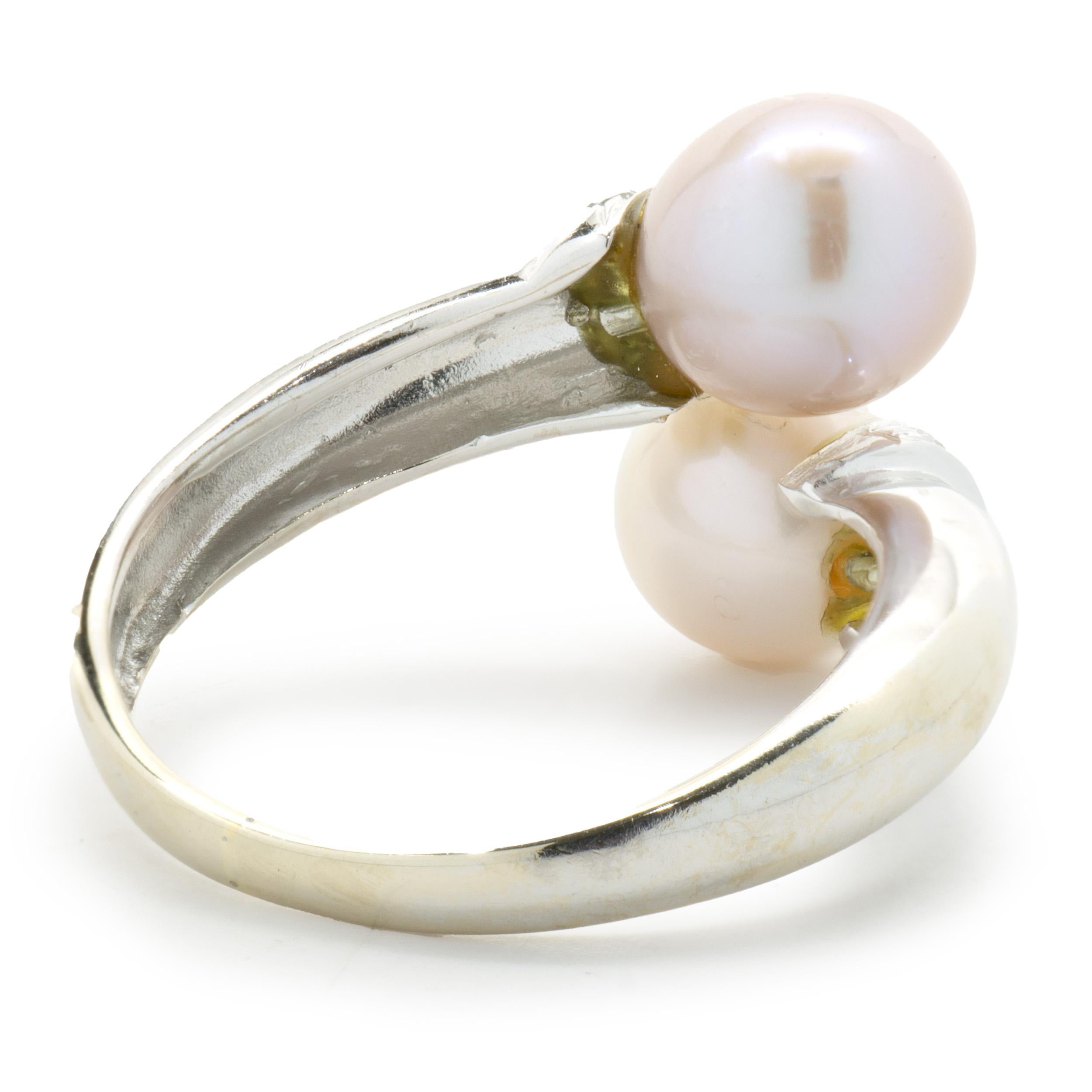 18 Karat White Gold White and Pink Pearl and Diamond Bypass Ring In Excellent Condition For Sale In Scottsdale, AZ