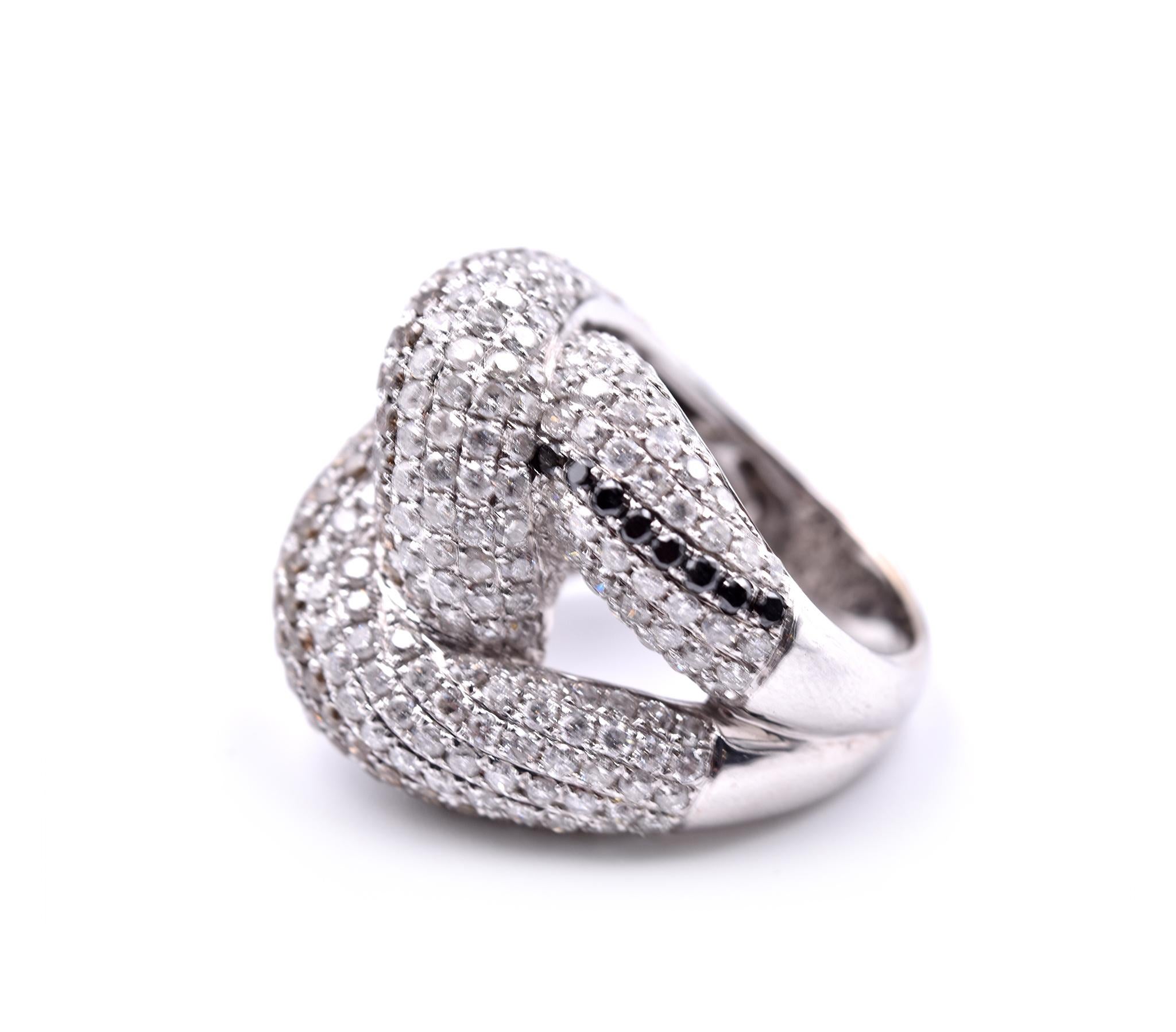 18 Karat White Gold/ White, Chocolate and Black Diamond Fashion Ring In Excellent Condition In Scottsdale, AZ