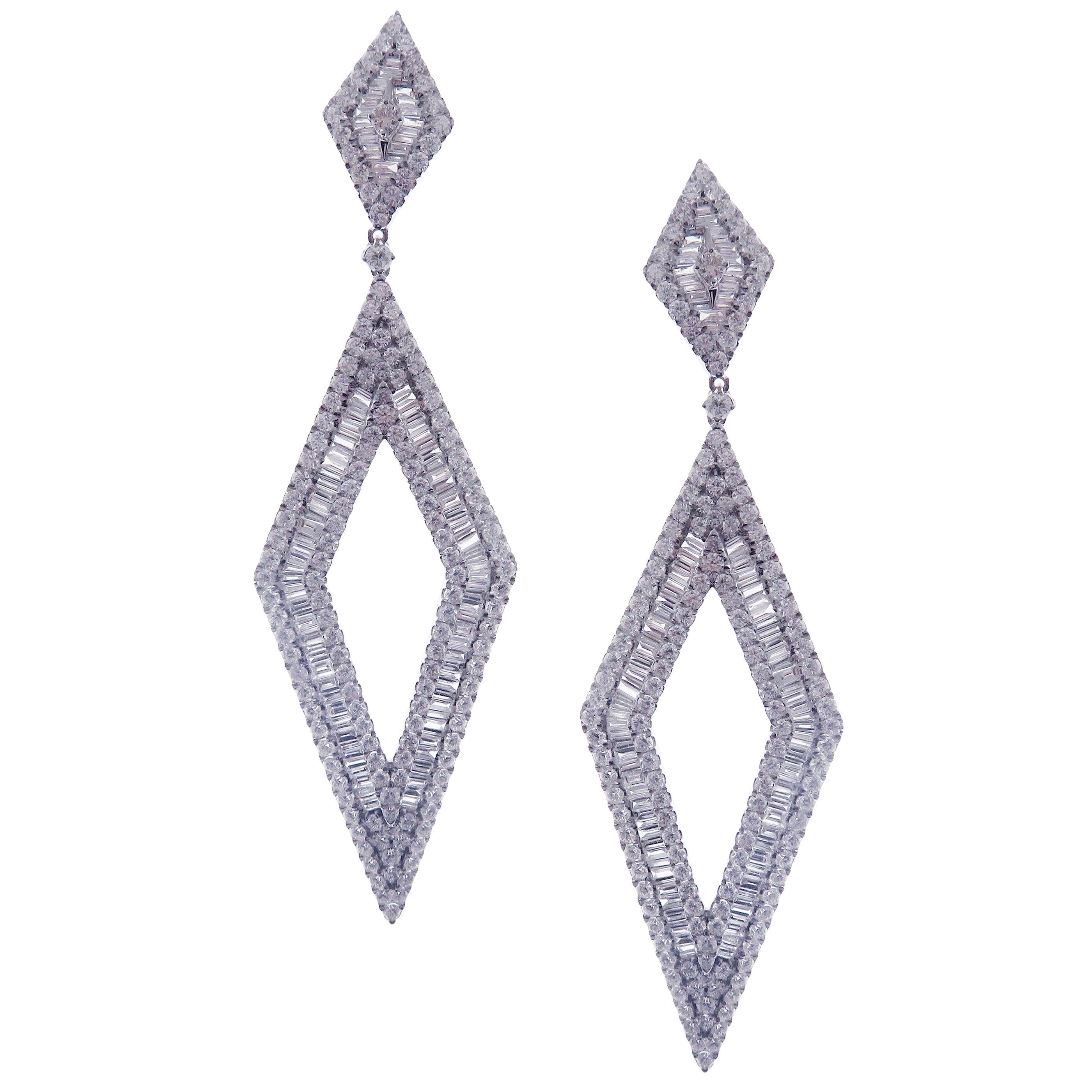 These simple round and baguette combination diamond dangling earring is crafted in 18-karat white gold, featuring 294 round white diamonds totaling of 11.58 carats and 225 baguette white diamonds totaling of 4.87 carats.
Approximate total weight
