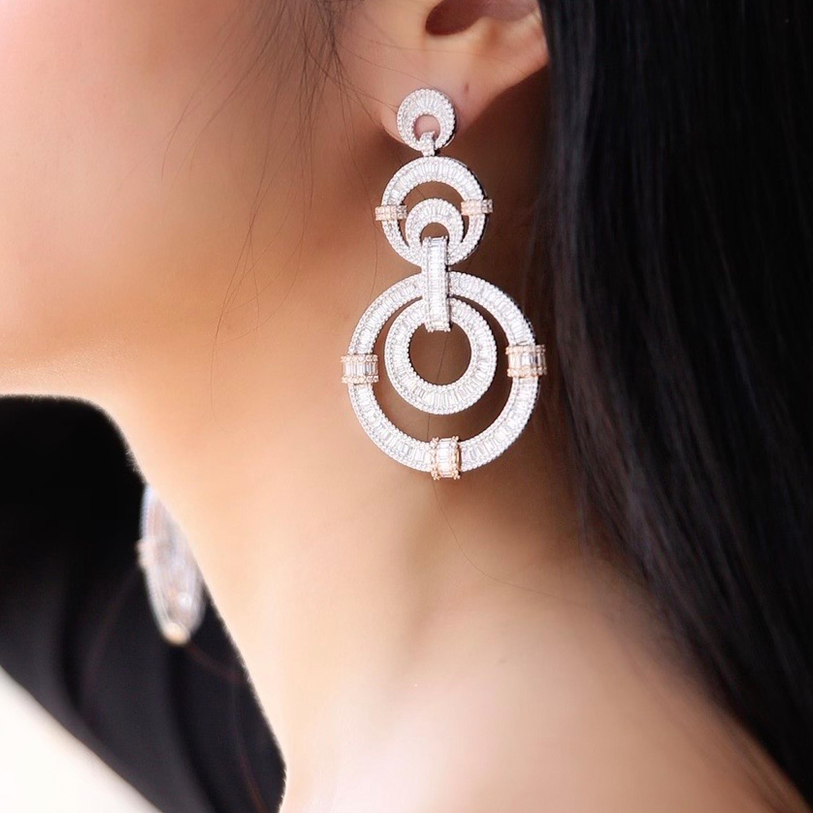 18 Karat White Gold White Diamond Circle Baguette Dangling Earring In New Condition For Sale In Los Angeles, CA