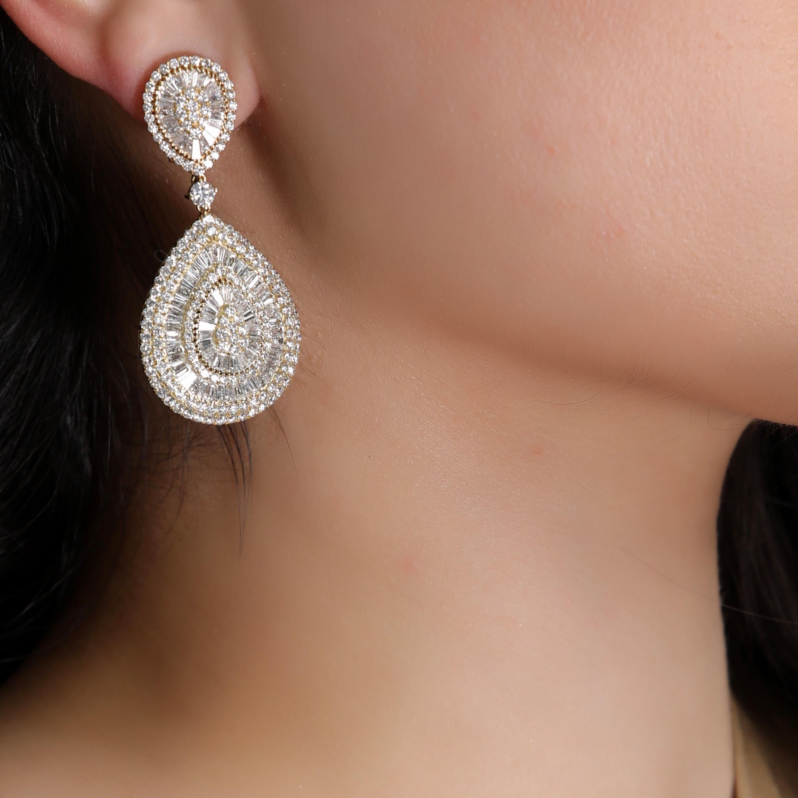 18 Karat White Gold White Diamond Classic Solid Pear Baguette Dangling Earring In New Condition In Los Angeles, CA