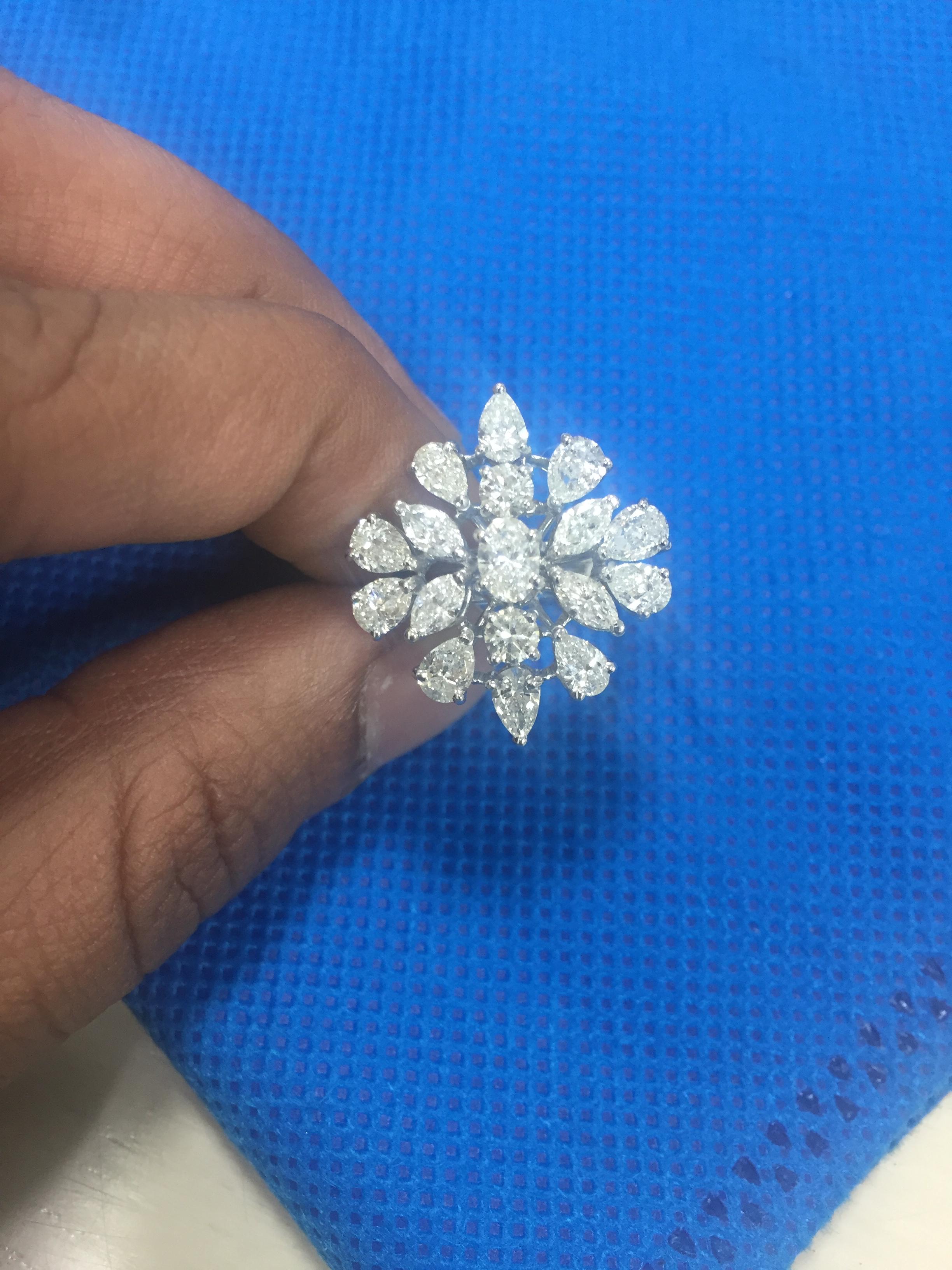 Diamond: 3.32 carats 
Gold: 7.850 grams 18k 
Colour: GH
Clarity: SI 
Item Code: DR-E@C
Note: This item is only available on order 