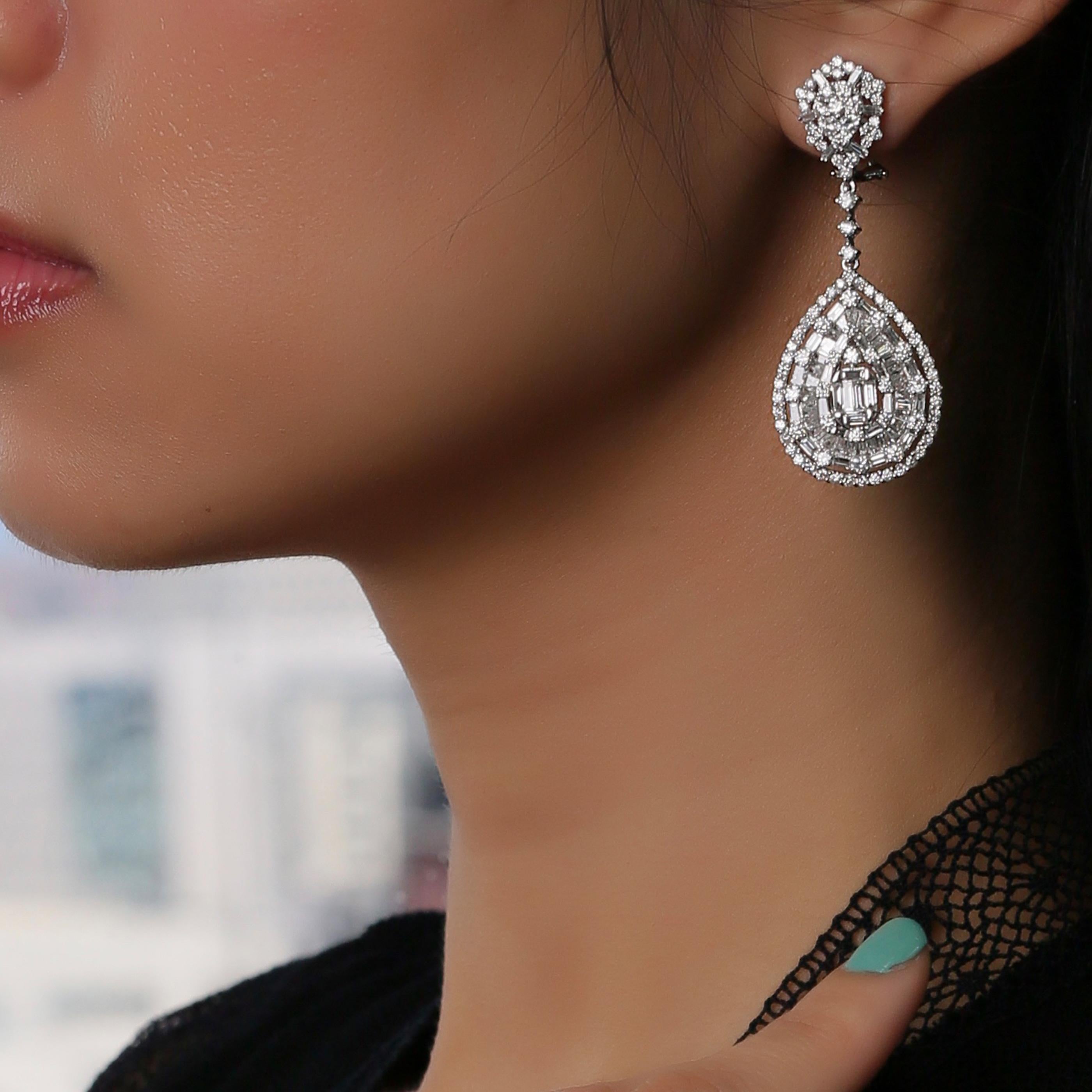 18 Karat White Gold White Diamond Flare Geo Pear Baguette Dangling Earring In New Condition In Los Angeles, CA