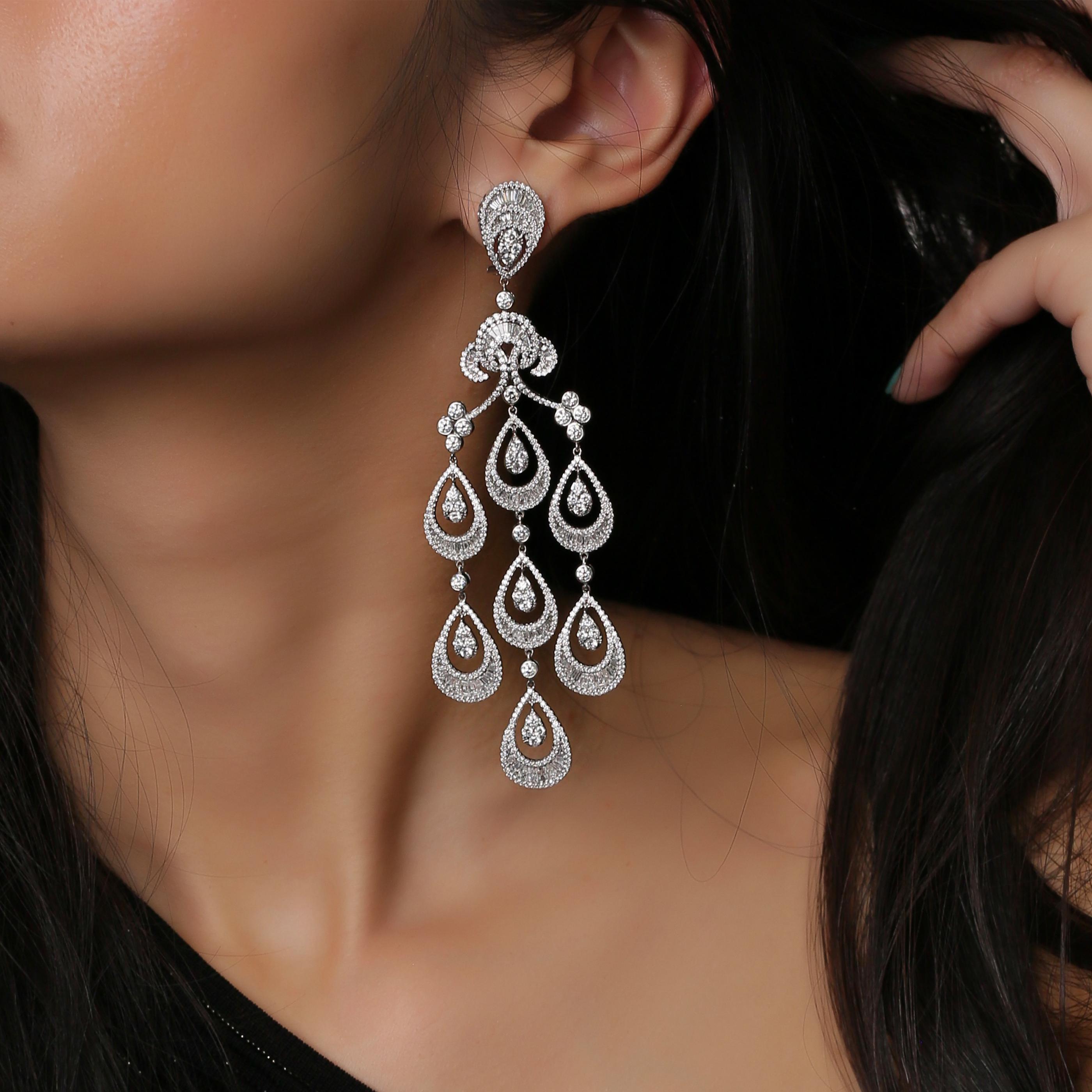 18 Karat White Gold White Diamond Hollow Pear Baguette Dangling Earring In New Condition In Los Angeles, CA