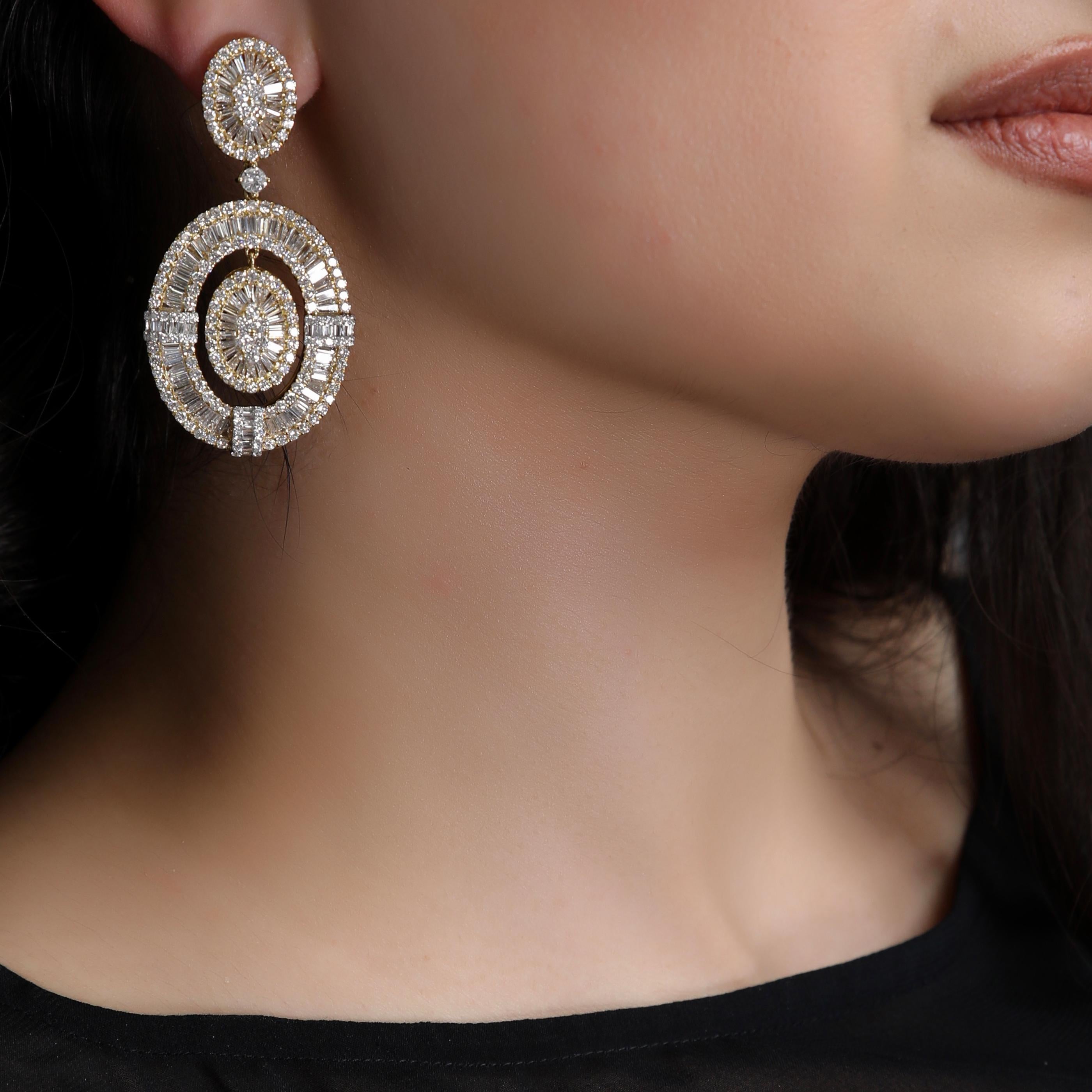 18 Karat White Gold White Diamond Modern Oval Baguette Dangling Earring In New Condition For Sale In Los Angeles, CA