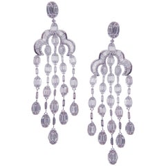 Pendants d'oreilles chandelier en or blanc 18 carats avec diamants blancs et diamants baguettes ovales