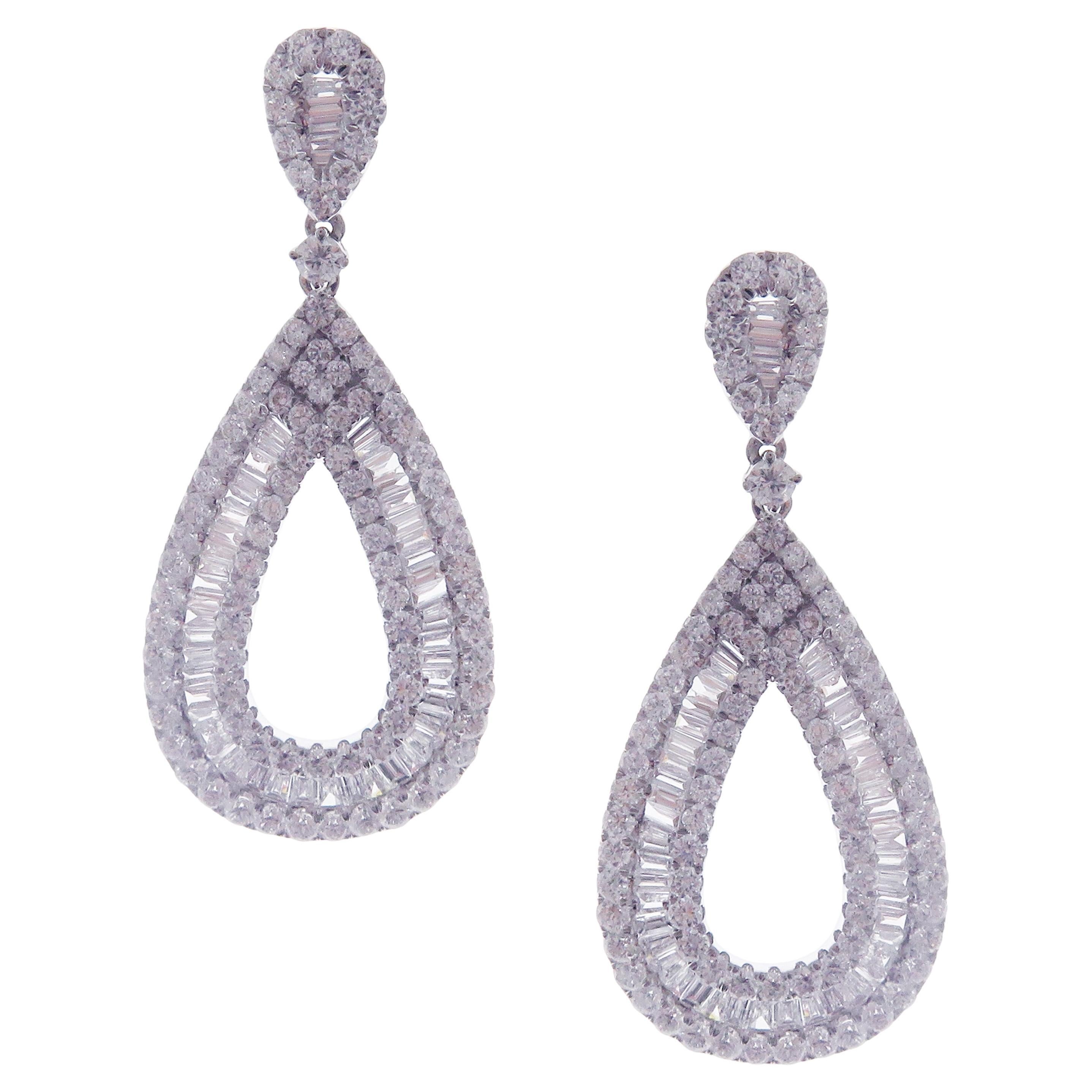 Pendants d'oreilles simples en or blanc 18 carats avec diamants blancs taille poire baguette de 1,75''