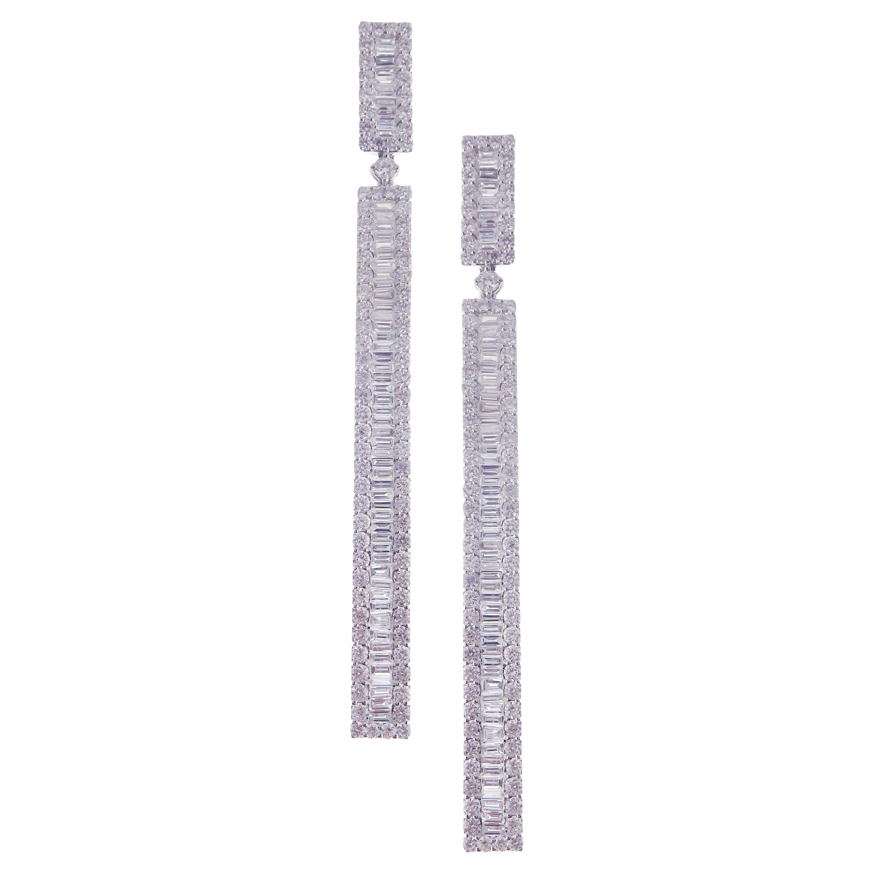 18 Karat White Gold White Diamond Simple 3.5'' Bar Baguette Dangling Earring